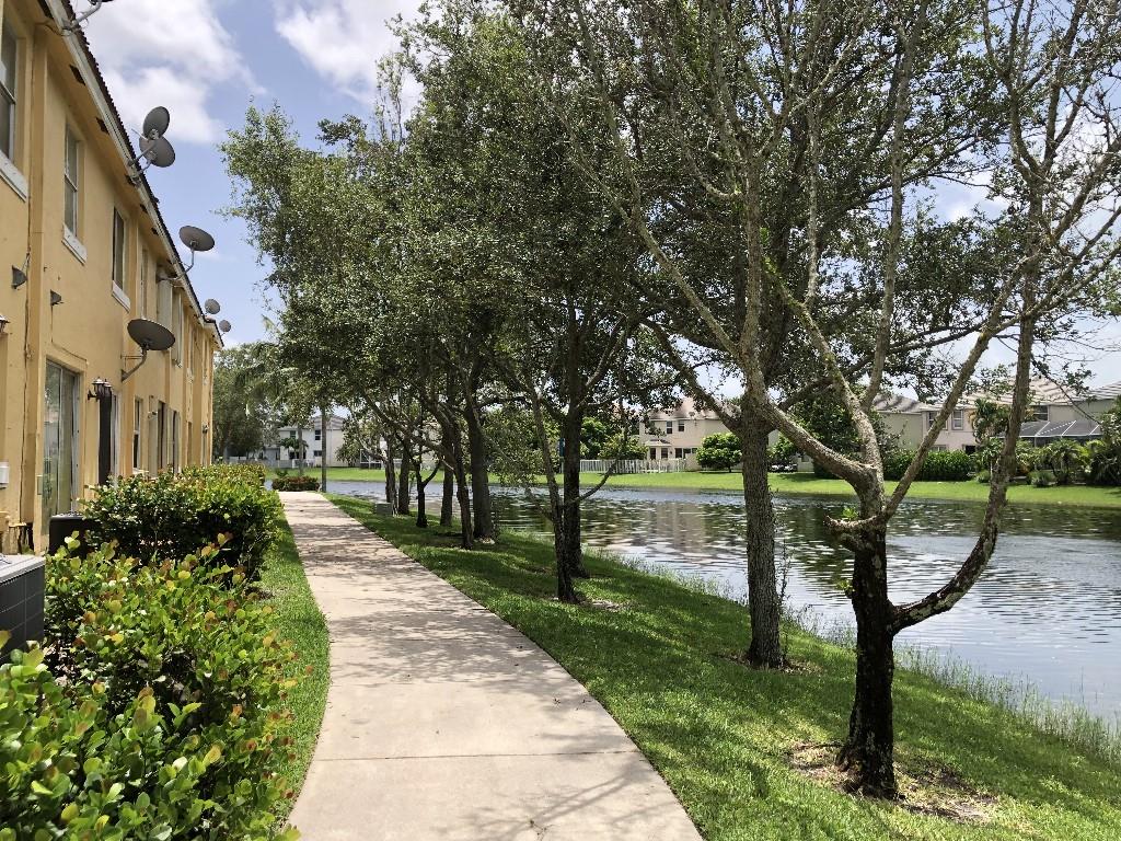 SHOMA VILLAS III AT ROYAL - Residential