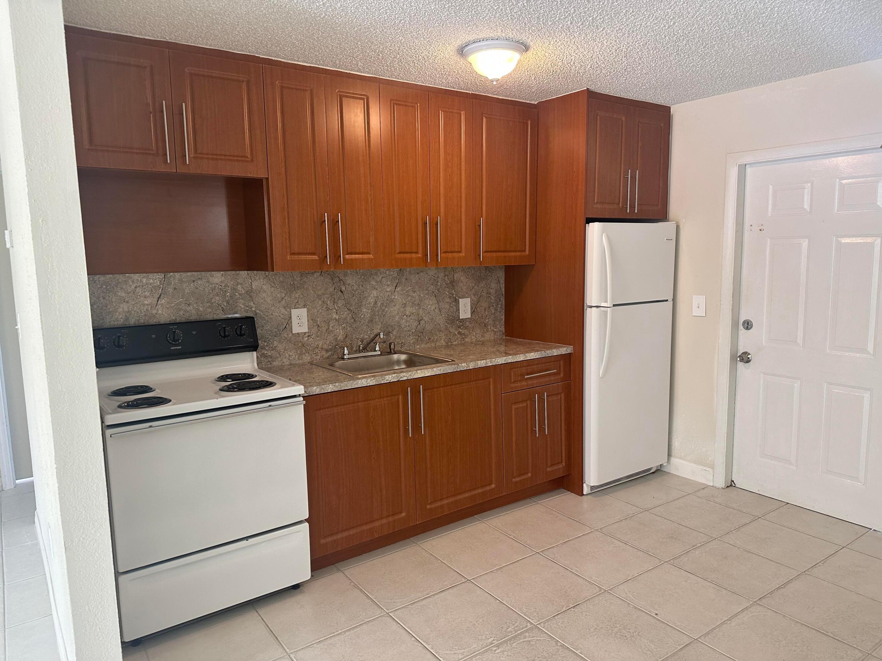 ROYAL PALM ESTATES - Residential Income