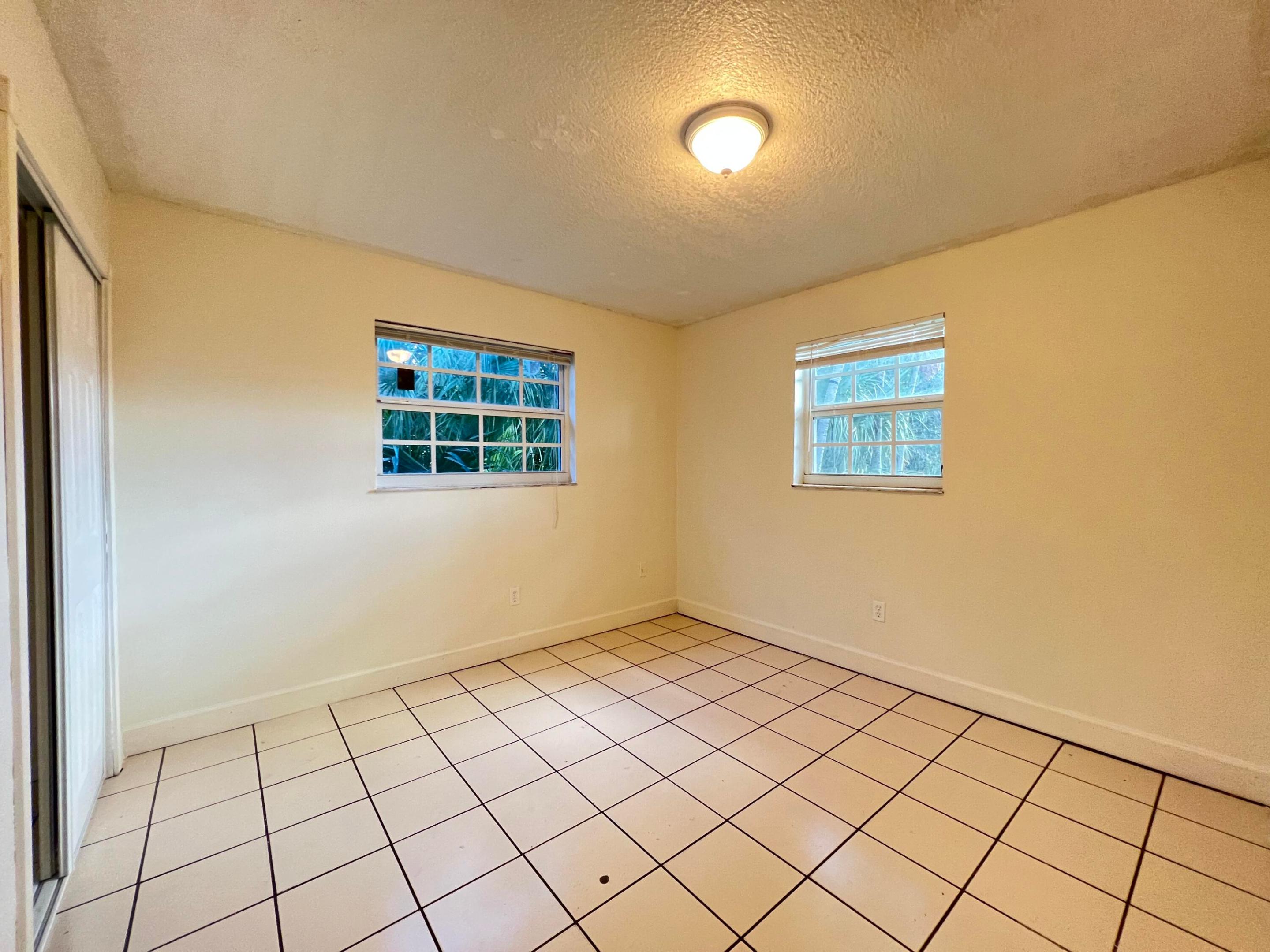 CORAM GARDENS - Residential Lease