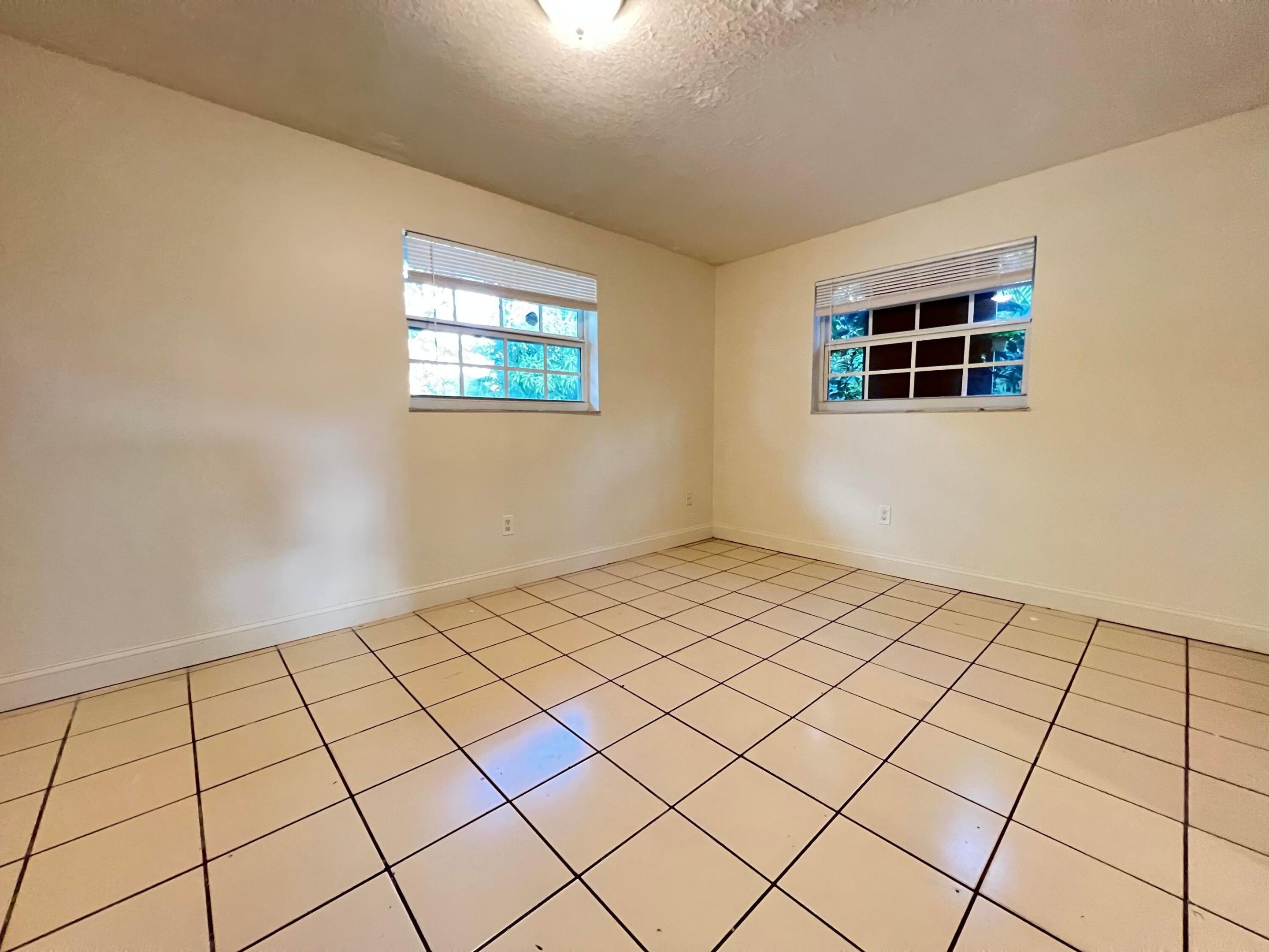 CORAM GARDENS - Residential Lease