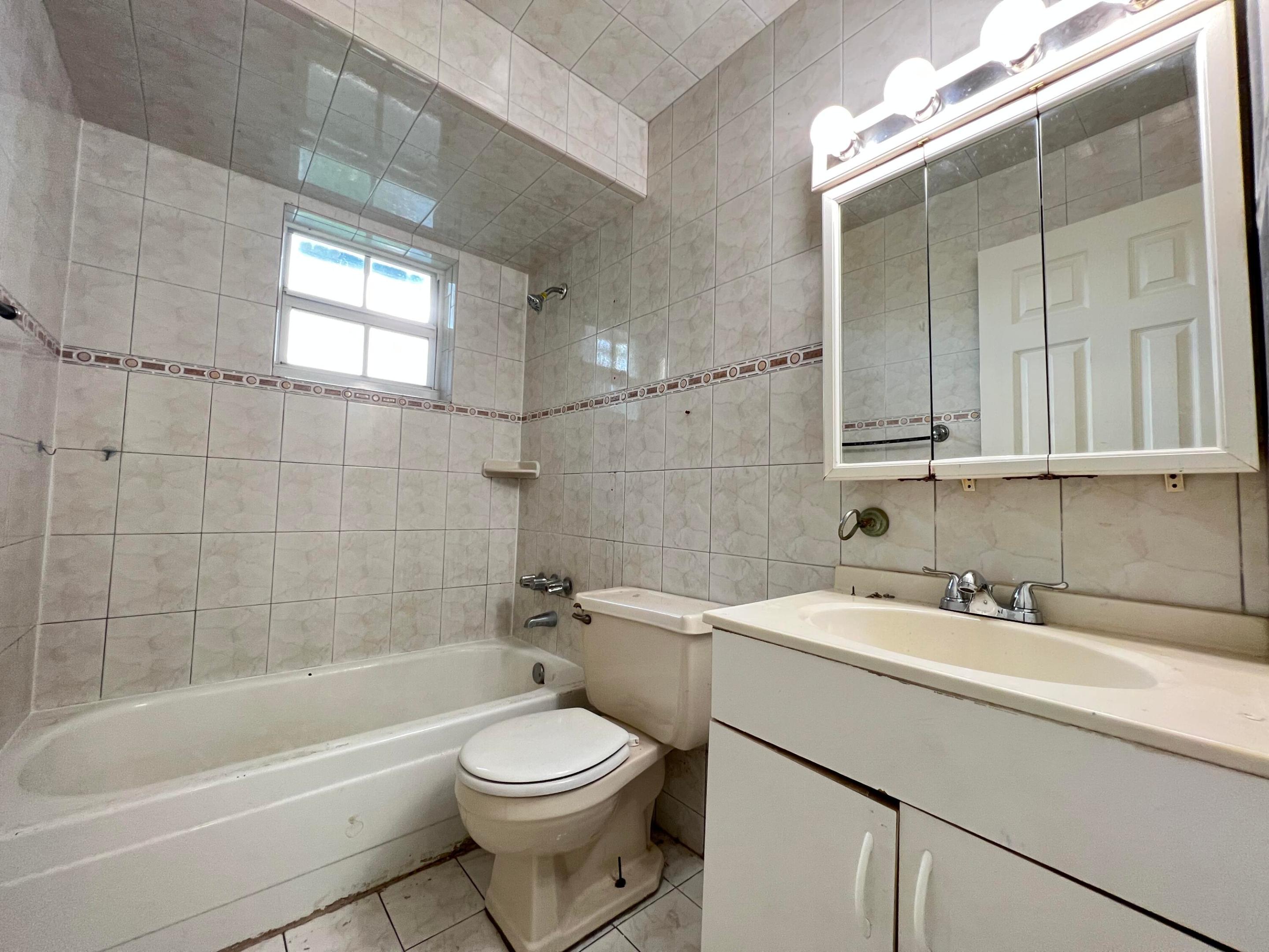 CORAM GARDENS - Residential Lease