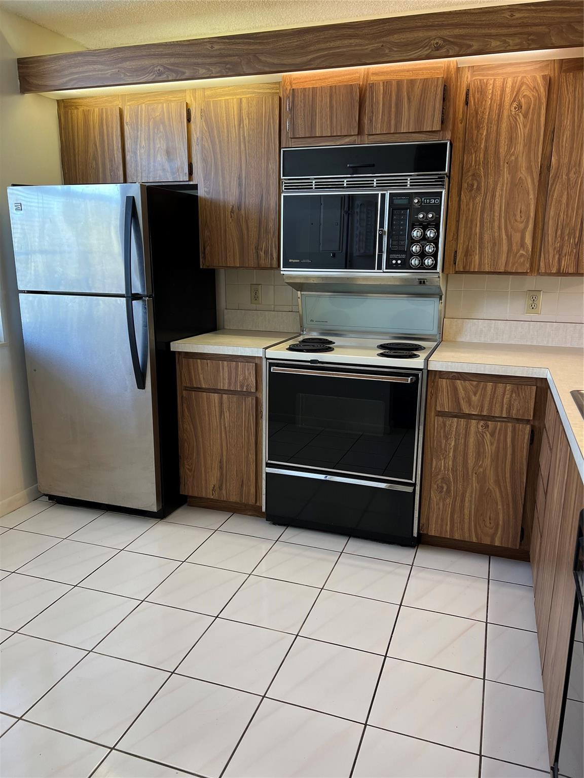 CONDO 13 OF WHITEHALL CONDOS - Residential Lease