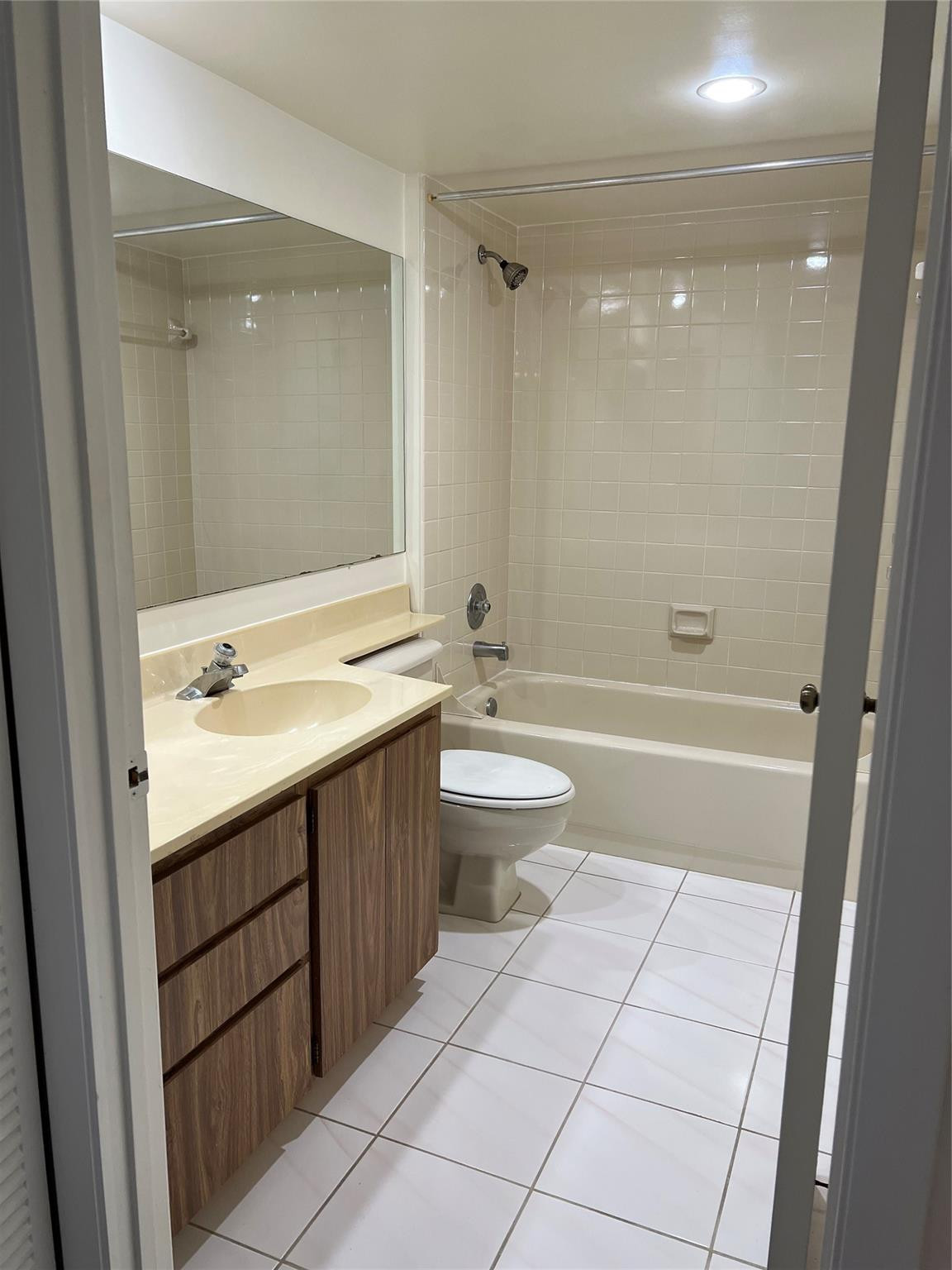 CONDO 13 OF WHITEHALL CONDOS - Residential Lease