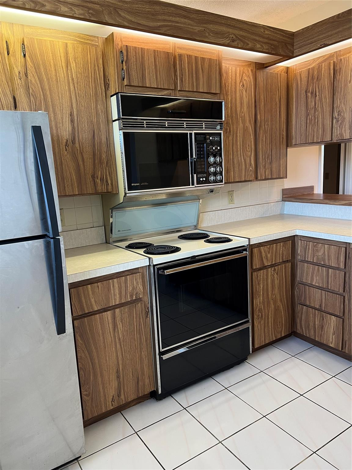 CONDO 13 OF WHITEHALL CONDOS - Residential Lease