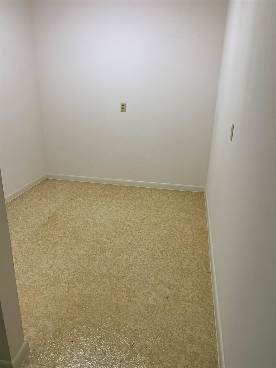 CONDO 13 OF WHITEHALL CONDOS - Residential Lease