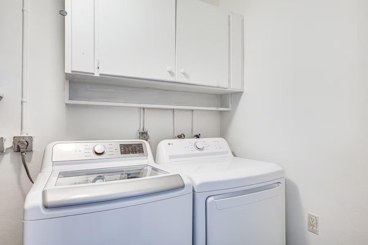 TOWN OF HALLANDALE B-13 - Residential Lease