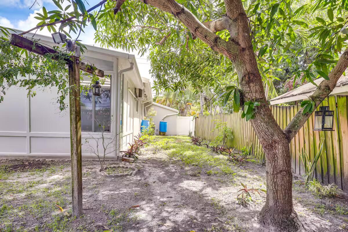 TOWN OF HALLANDALE B-13 - Residential Lease