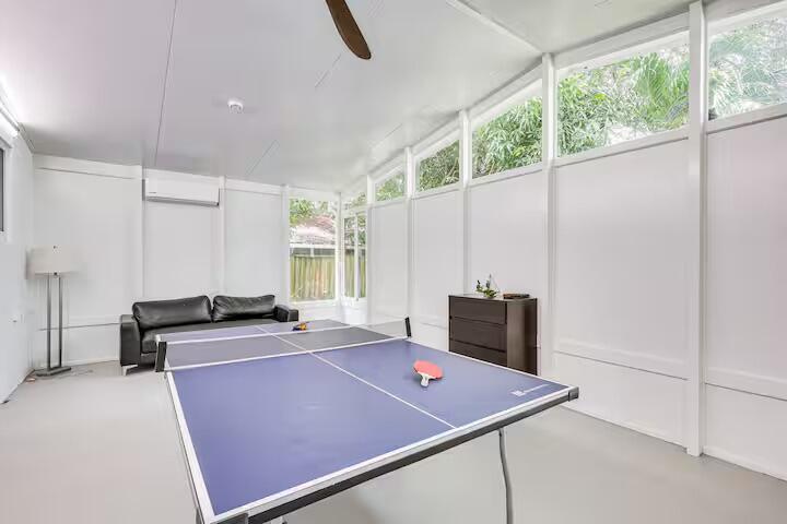 TOWN OF HALLANDALE B-13 - Residential Lease