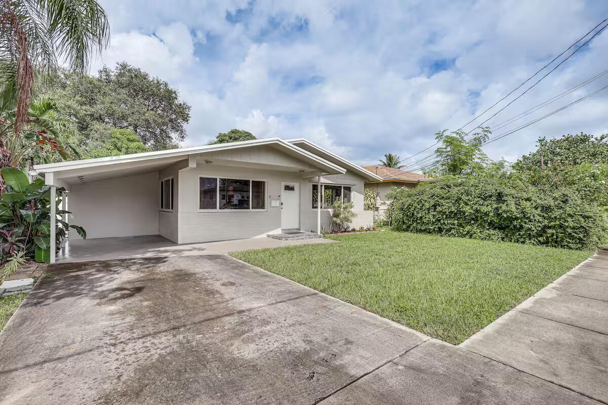 TOWN OF HALLANDALE B-13 - Residential Lease