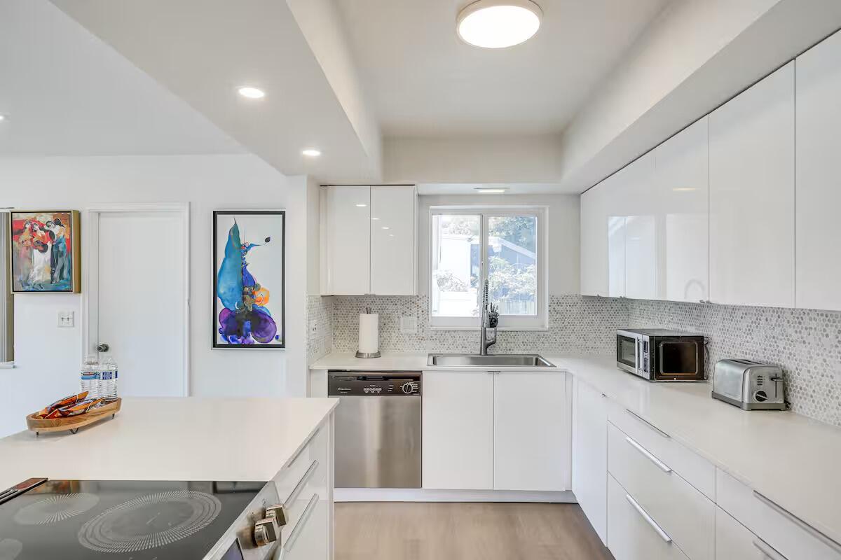 TOWN OF HALLANDALE B-13 - Residential Lease