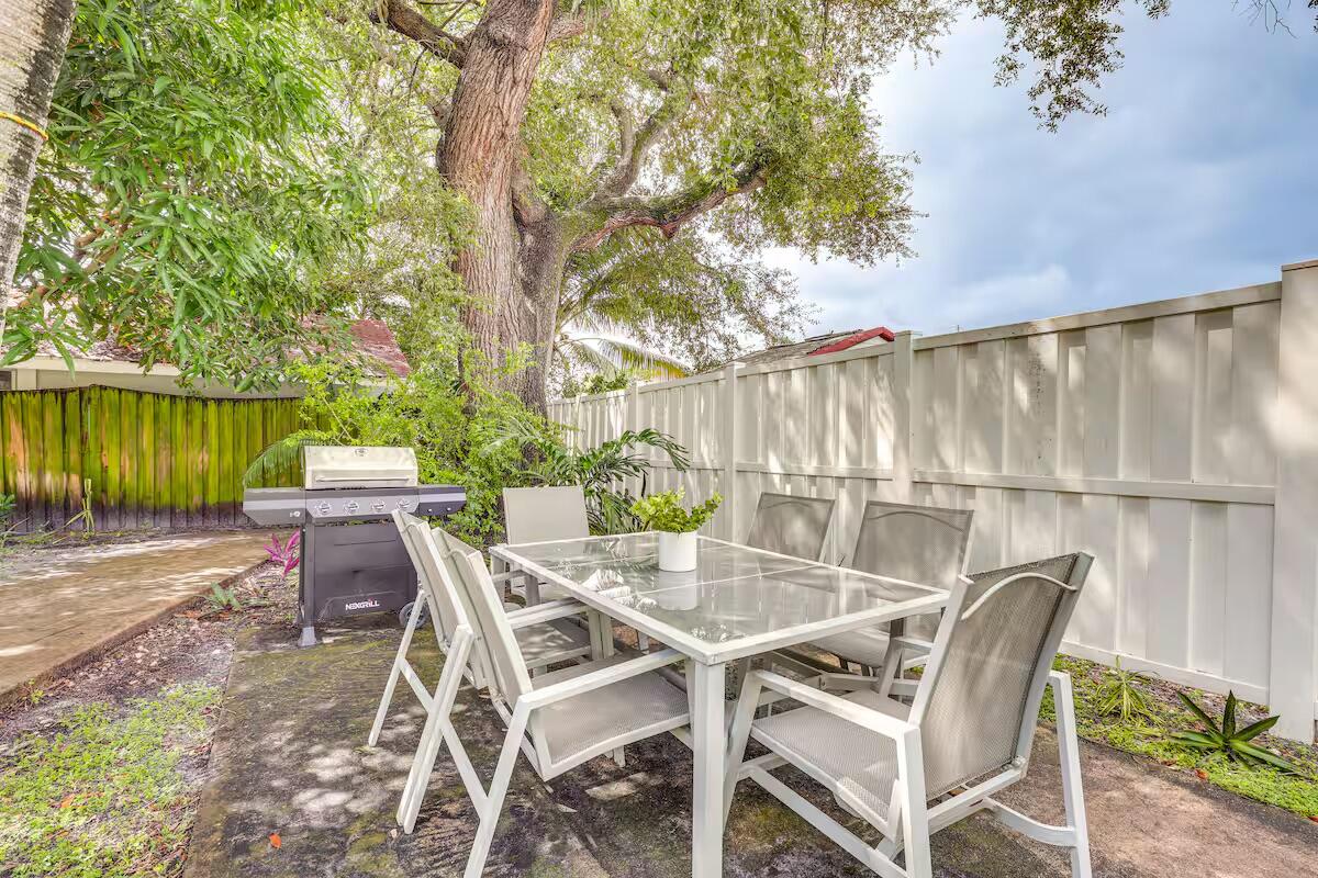 TOWN OF HALLANDALE B-13 - Residential Lease