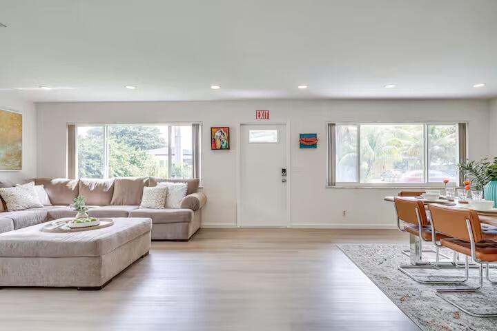 TOWN OF HALLANDALE B-13 - Residential Lease