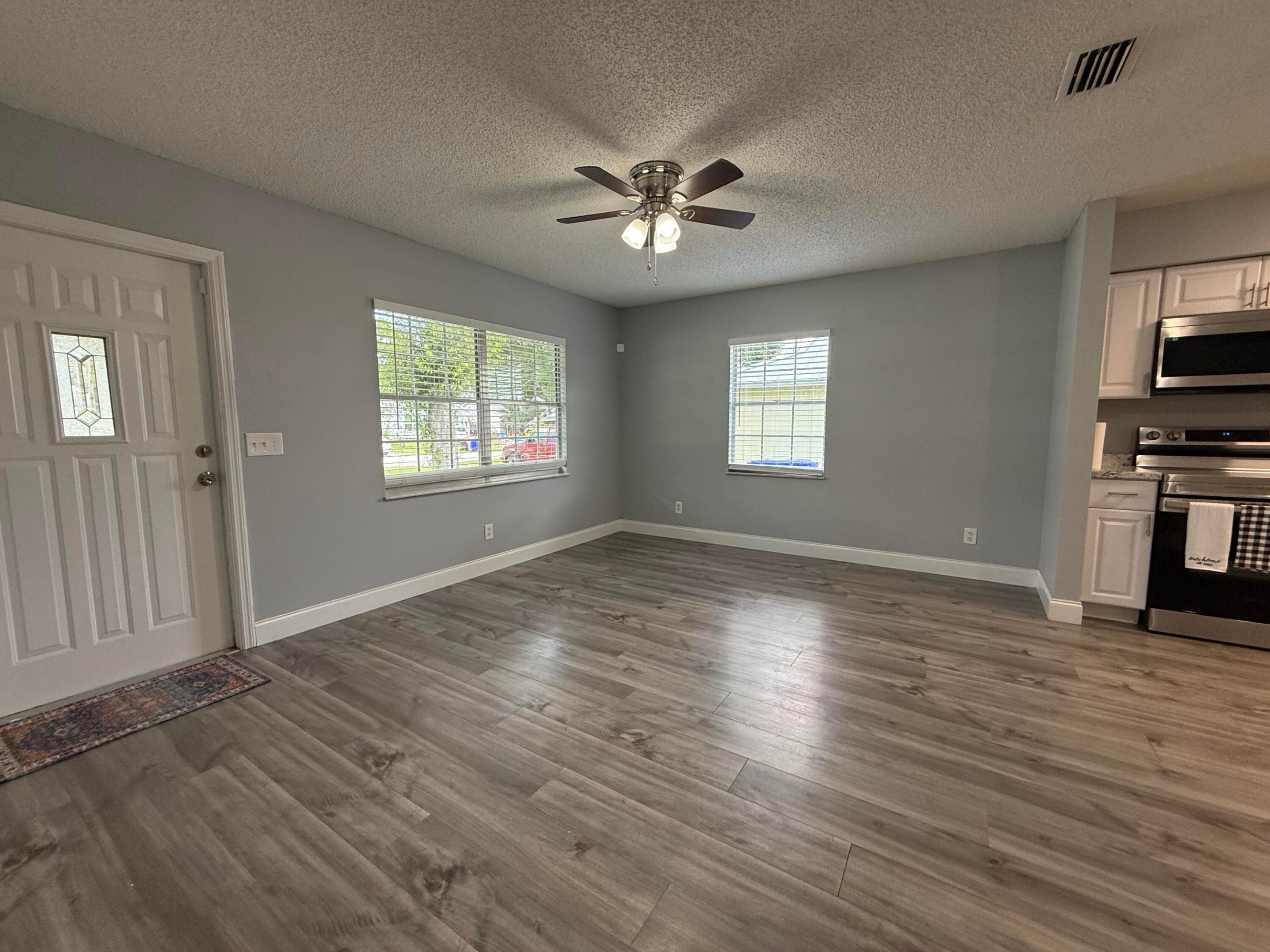 PARADISE PARK UNIT NO 1 - Residential Lease