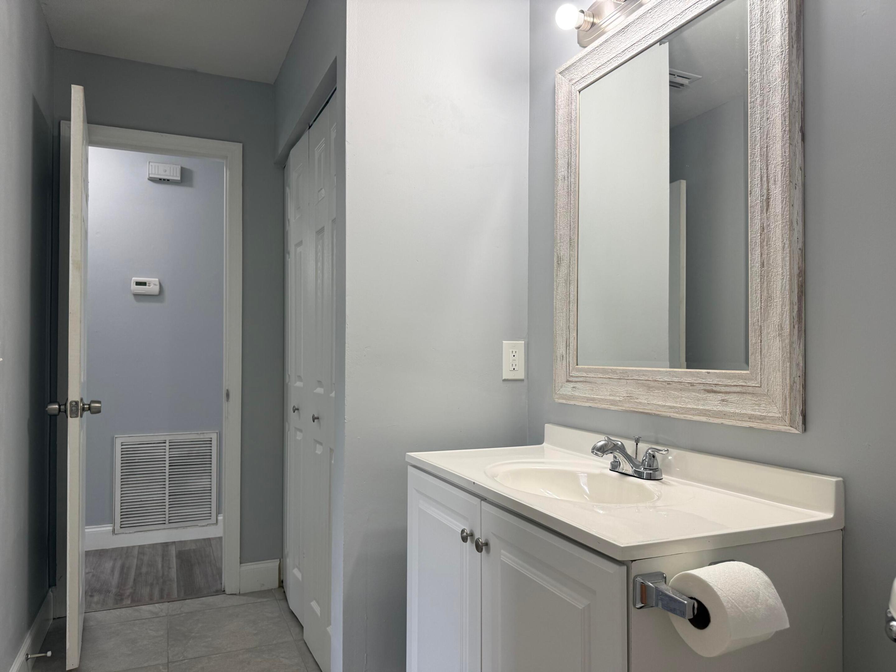 PARADISE PARK UNIT NO 1 - Residential Lease
