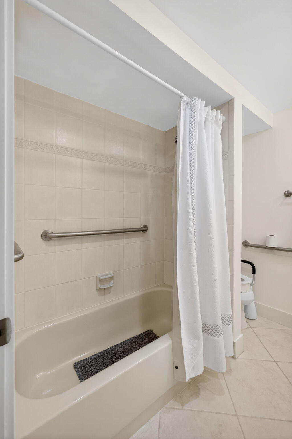 GOLF VILLAS CONDO - Residential Lease