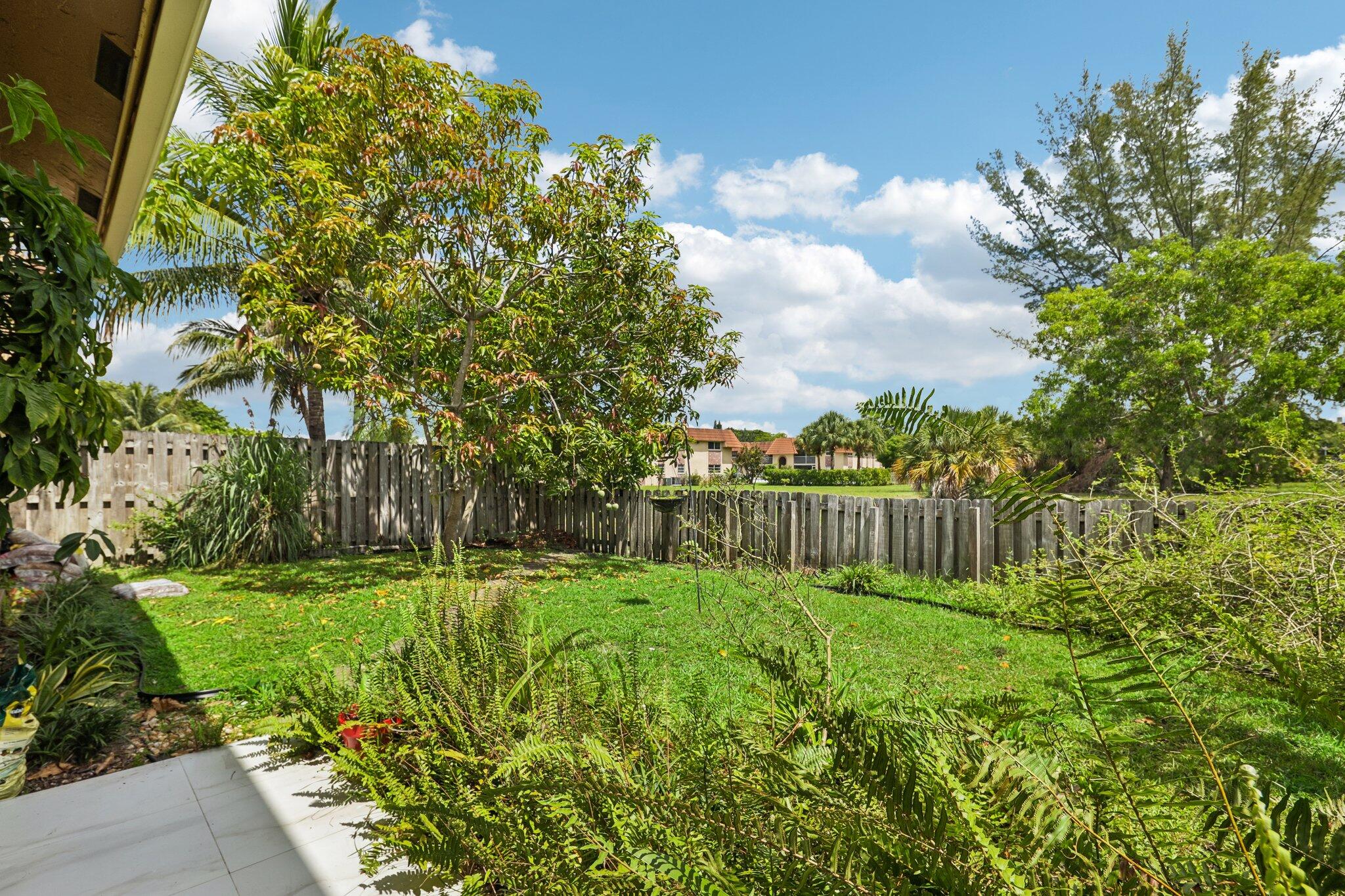 CORAL SPRINGS ESTATE TOWNHOMES - Residential