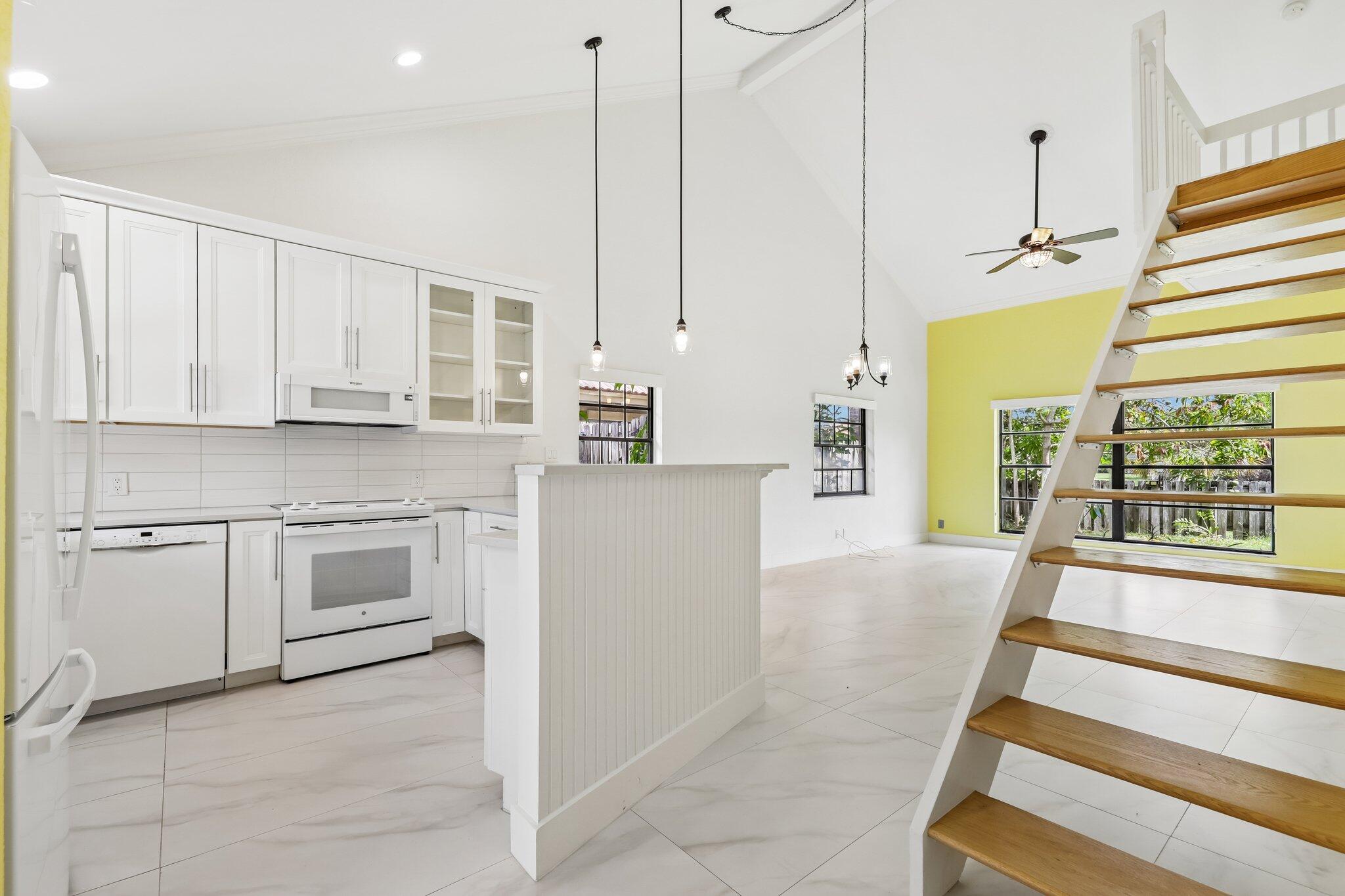 CORAL SPRINGS ESTATE TOWNHOMES - Residential