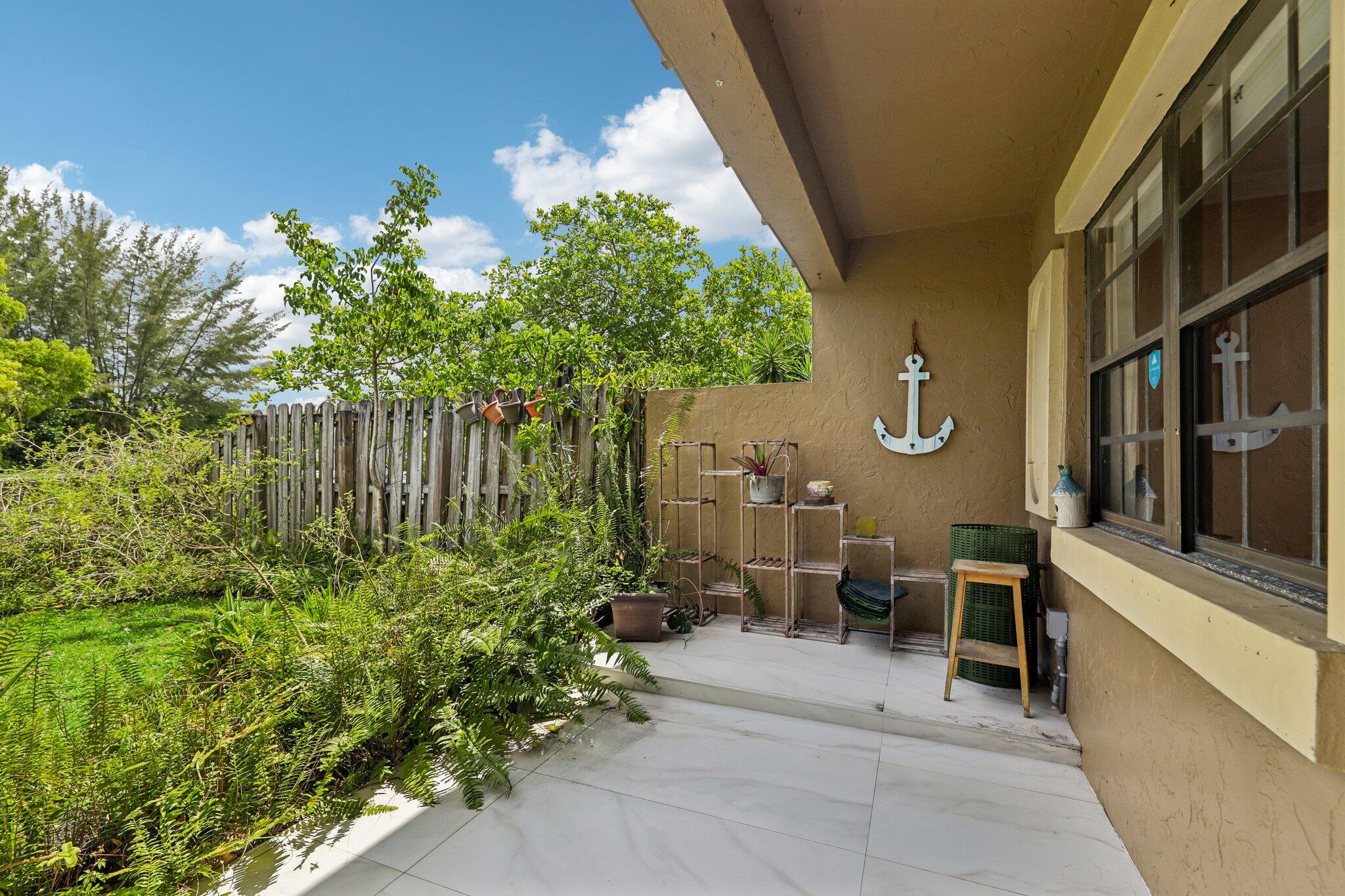CORAL SPRINGS ESTATE TOWNHOMES - Residential