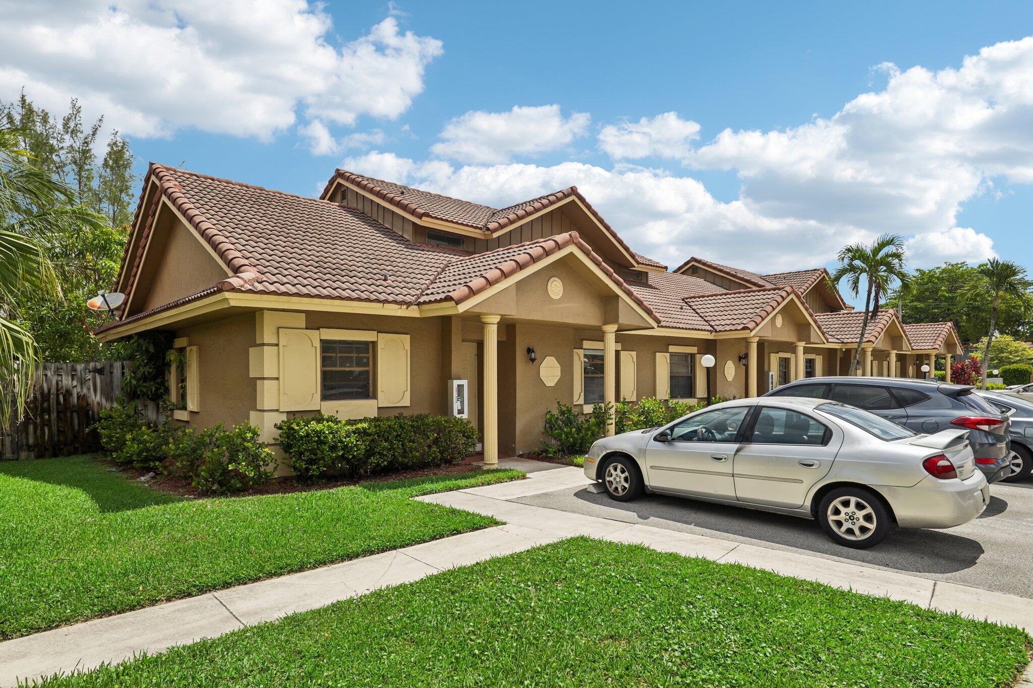CORAL SPRINGS ESTATE TOWNHOMES - Residential
