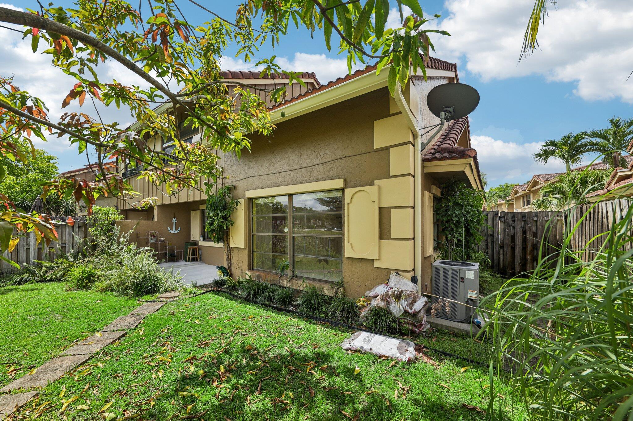 CORAL SPRINGS ESTATE TOWNHOMES - Residential