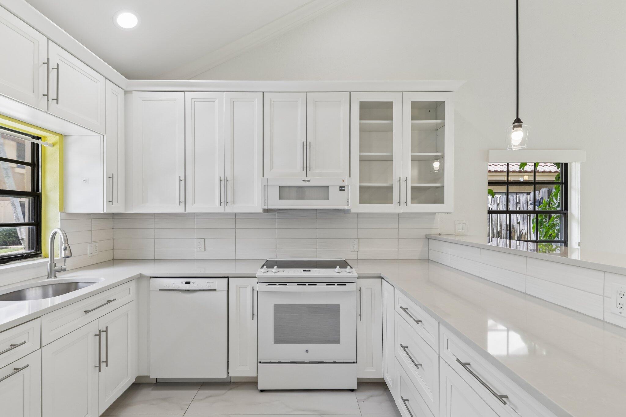 CORAL SPRINGS ESTATE TOWNHOMES - Residential
