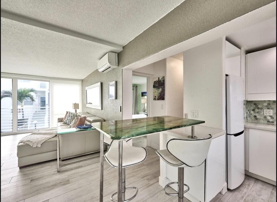 HILLSBORO MILE OCEAN APTS SEC 2 - Residential Lease