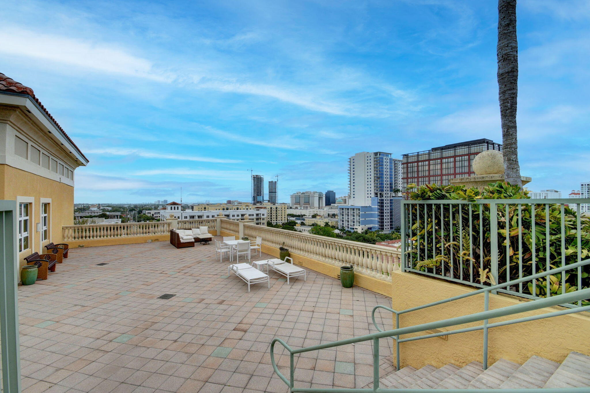 METROPOLITAN CONDO - Residential Lease