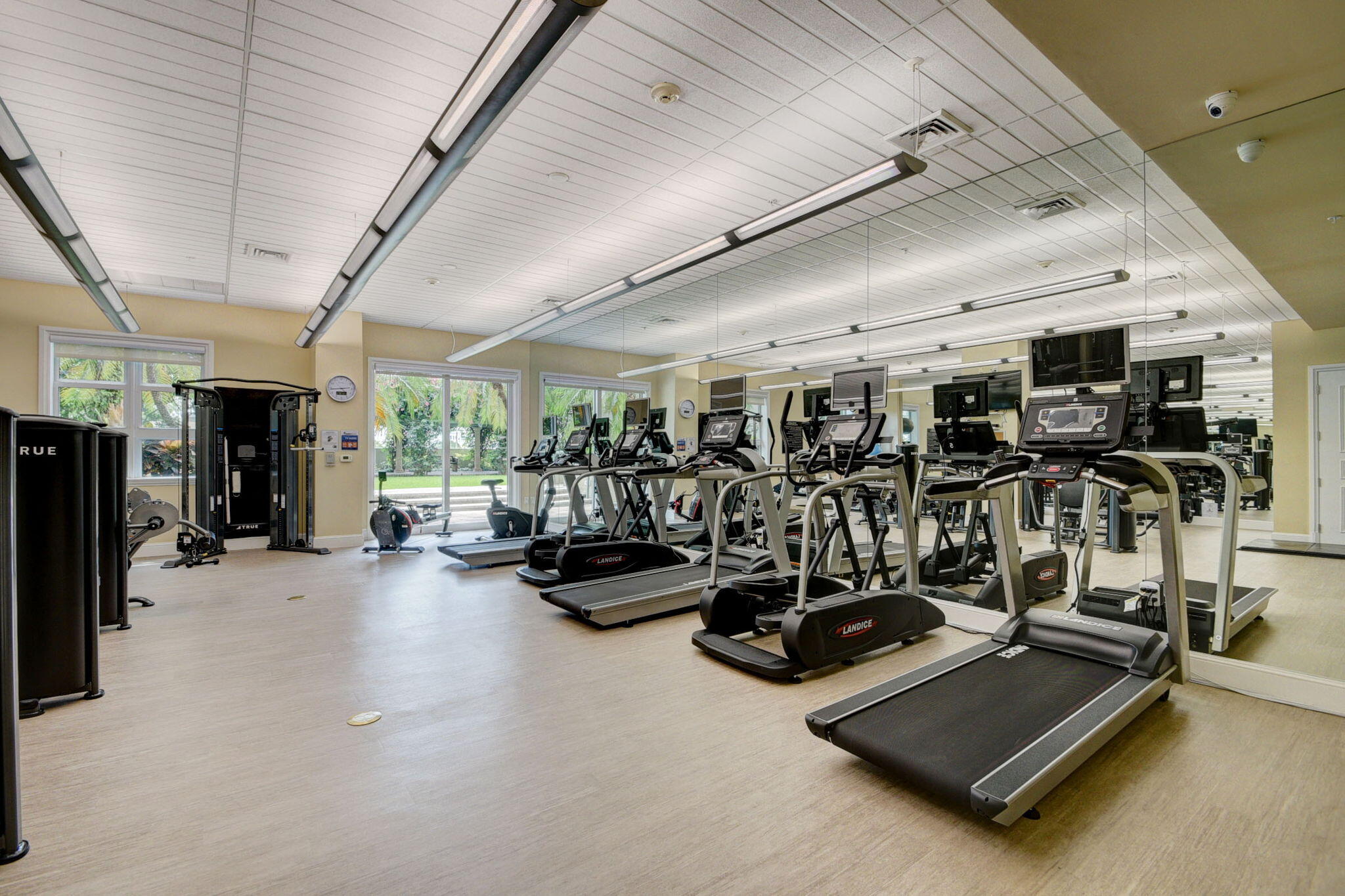 METROPOLITAN CONDO - Residential Lease