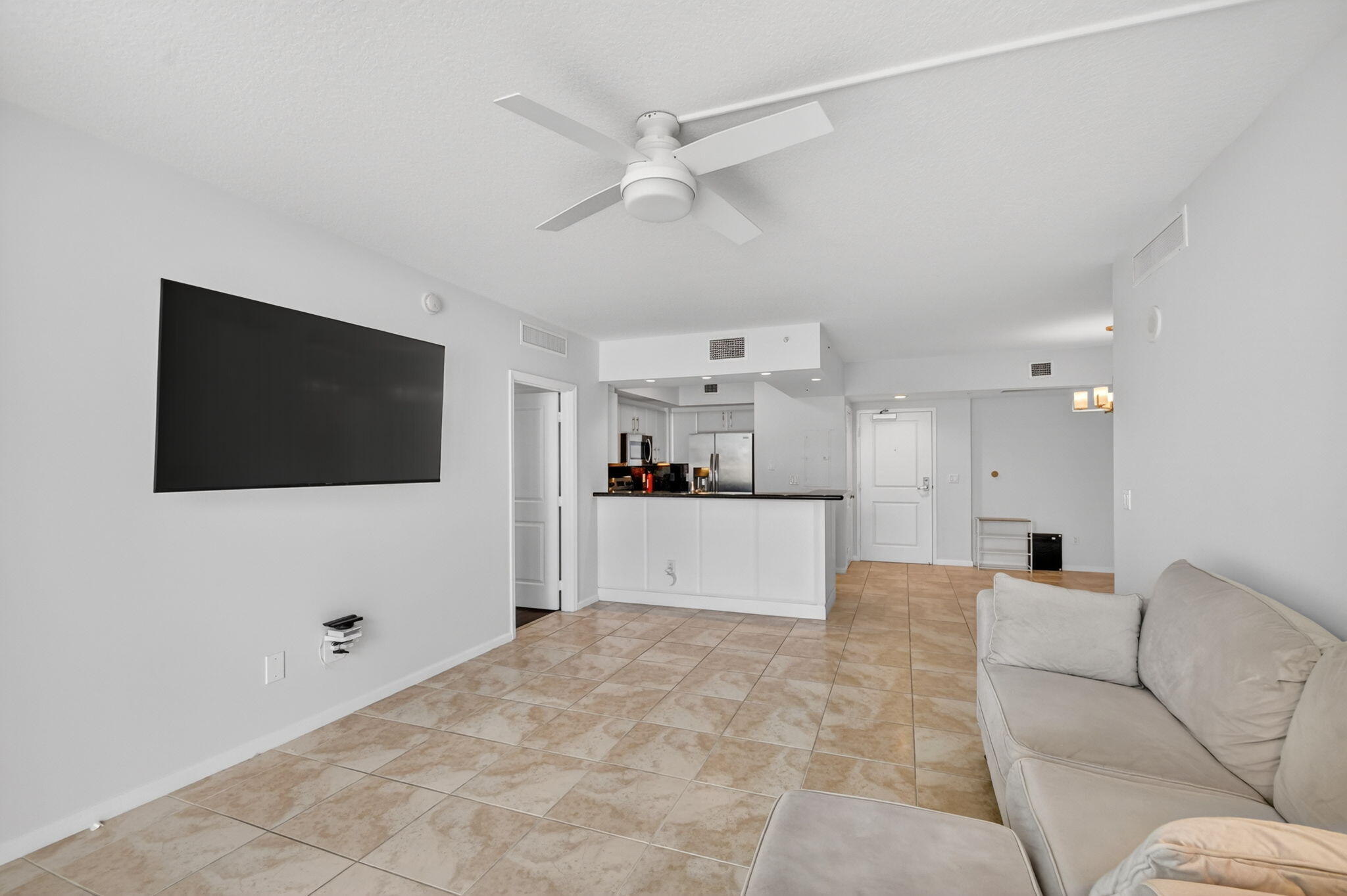 METROPOLITAN CONDO - Residential Lease