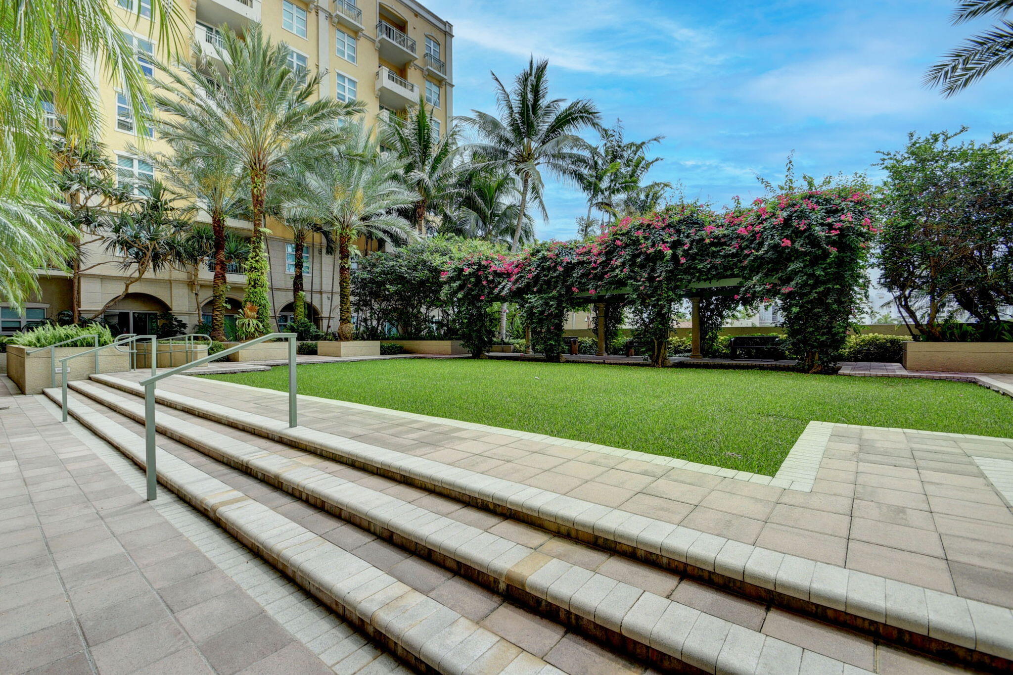 METROPOLITAN CONDO - Residential Lease