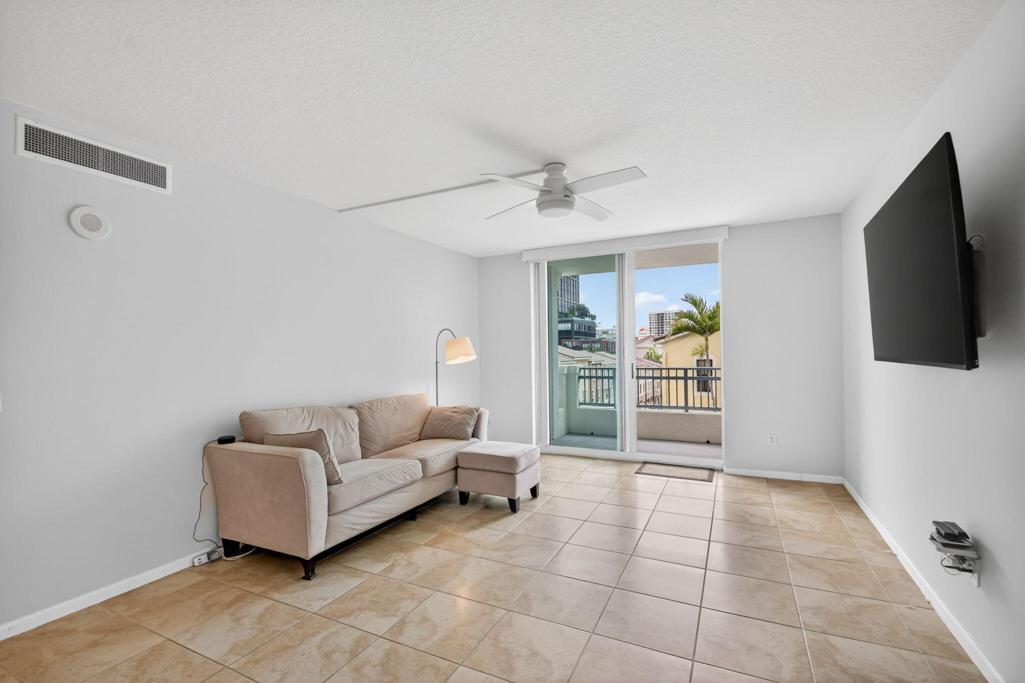 METROPOLITAN CONDO - Residential Lease