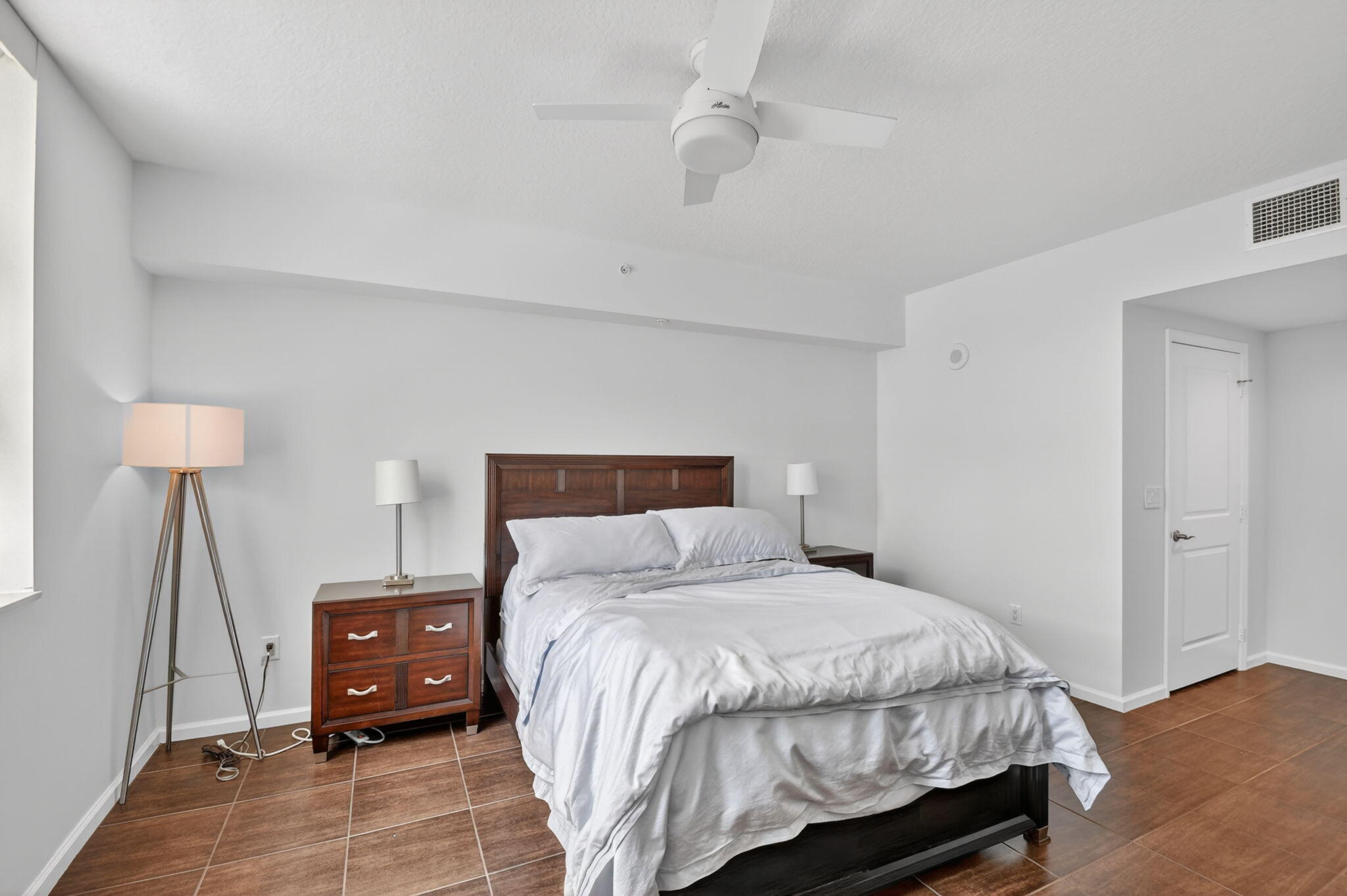 METROPOLITAN CONDO - Residential Lease