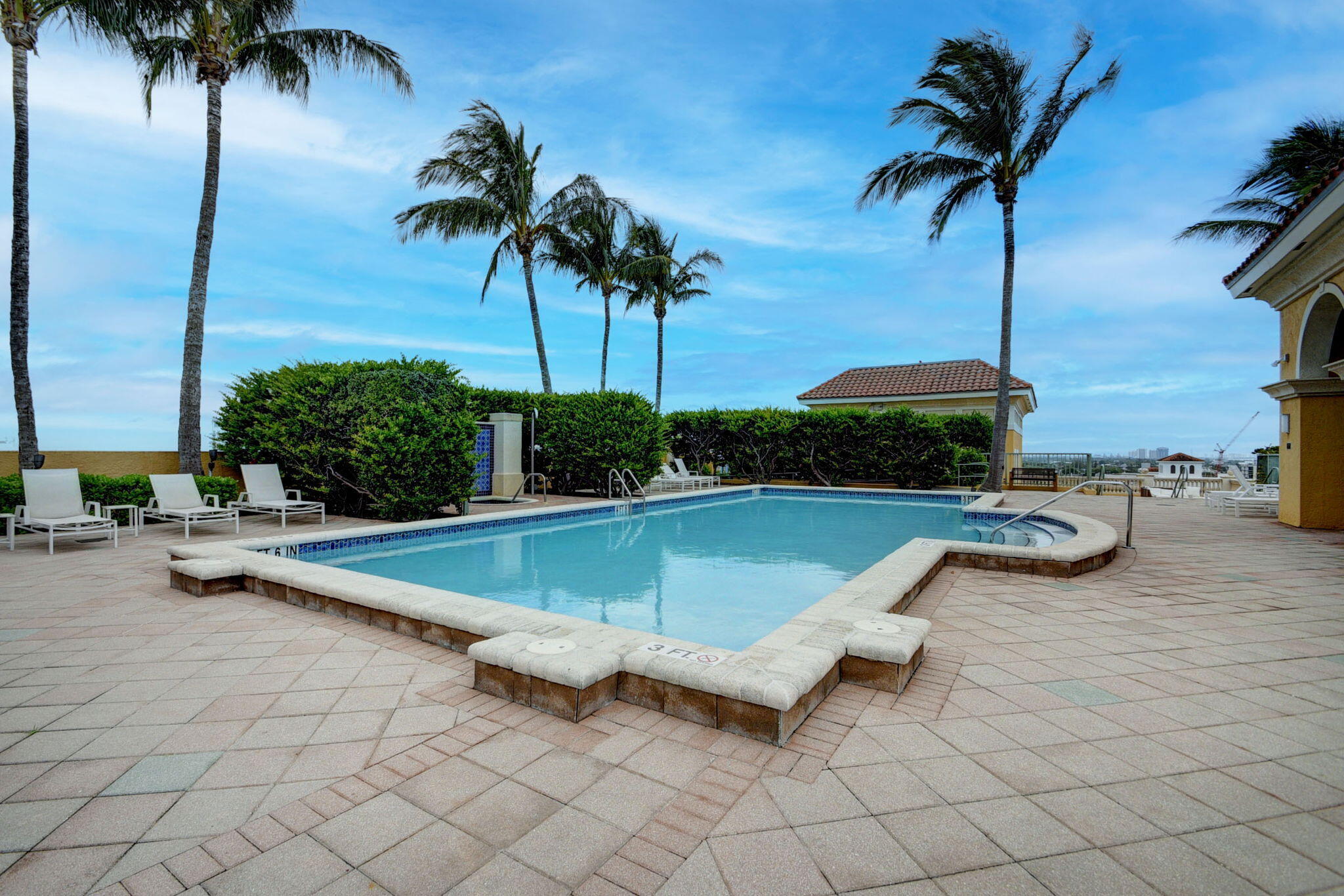 METROPOLITAN CONDO - Residential Lease