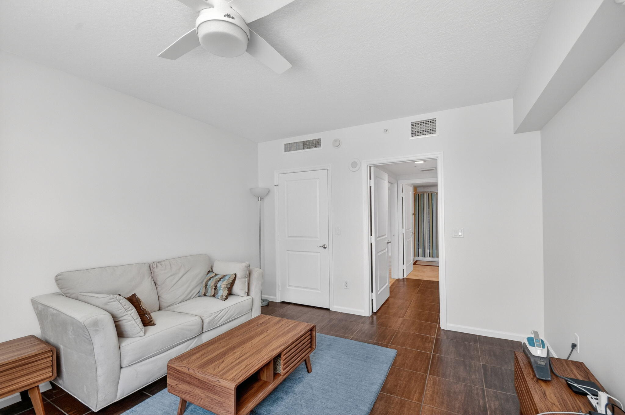 METROPOLITAN CONDO - Residential Lease