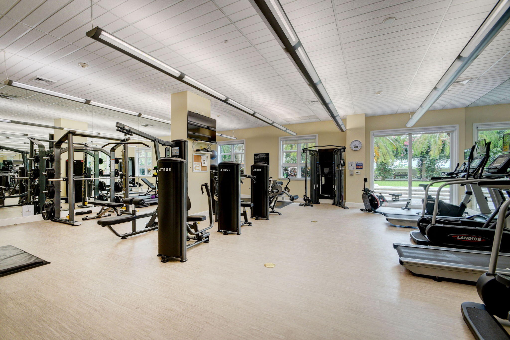 METROPOLITAN CONDO - Residential Lease