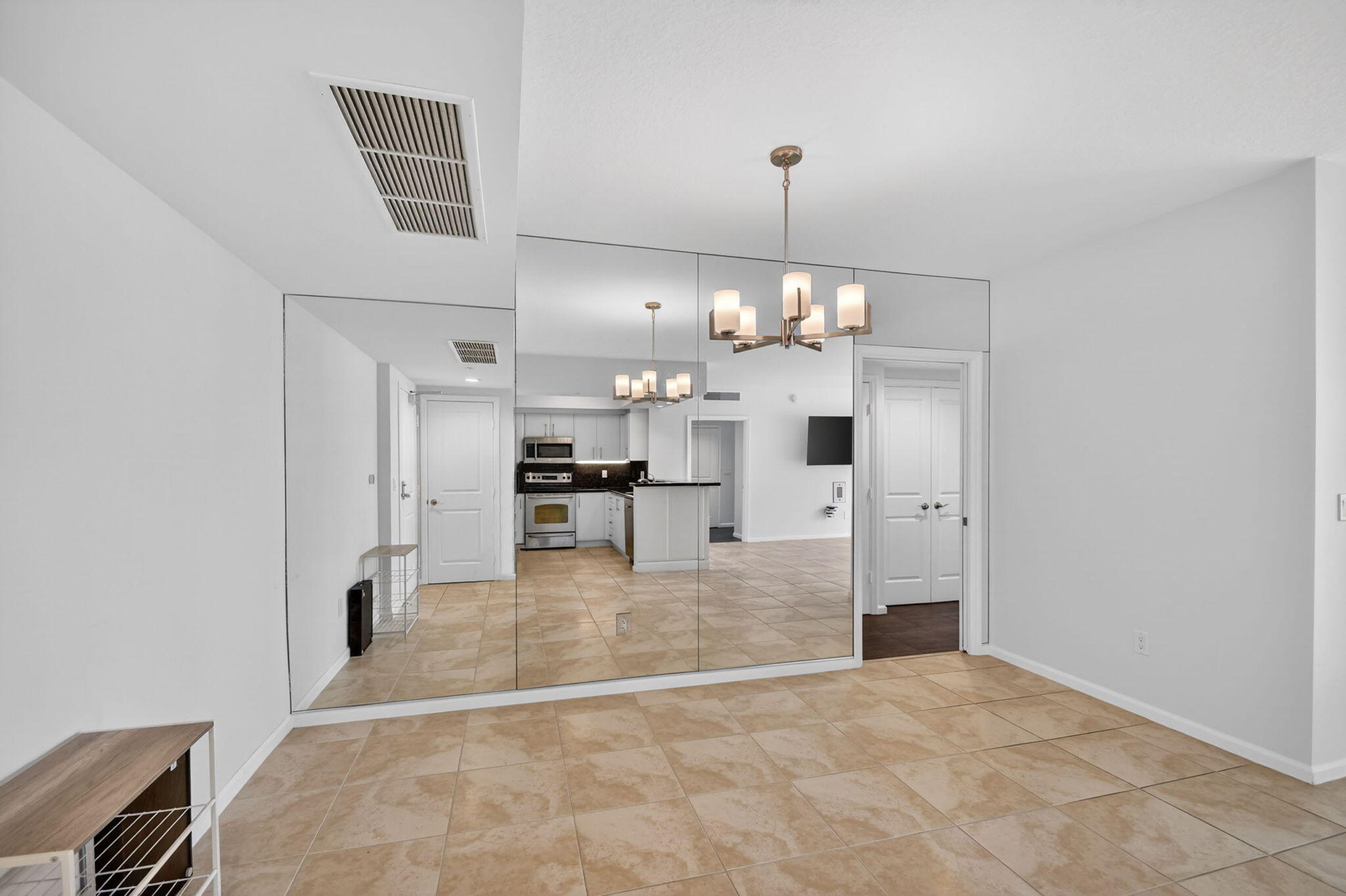 METROPOLITAN CONDO - Residential Lease