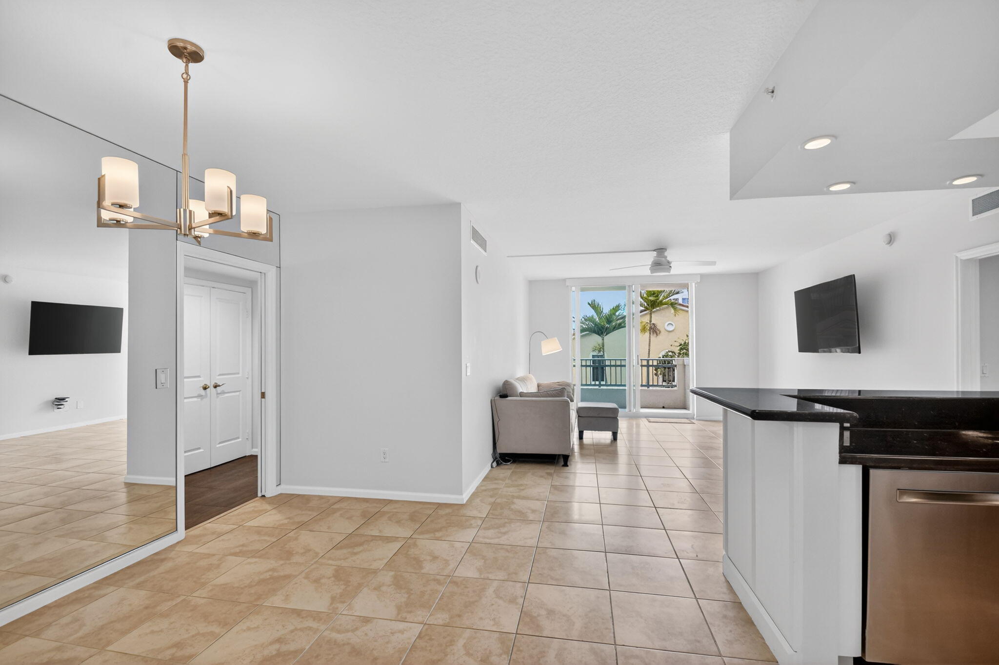 METROPOLITAN CONDO - Residential Lease