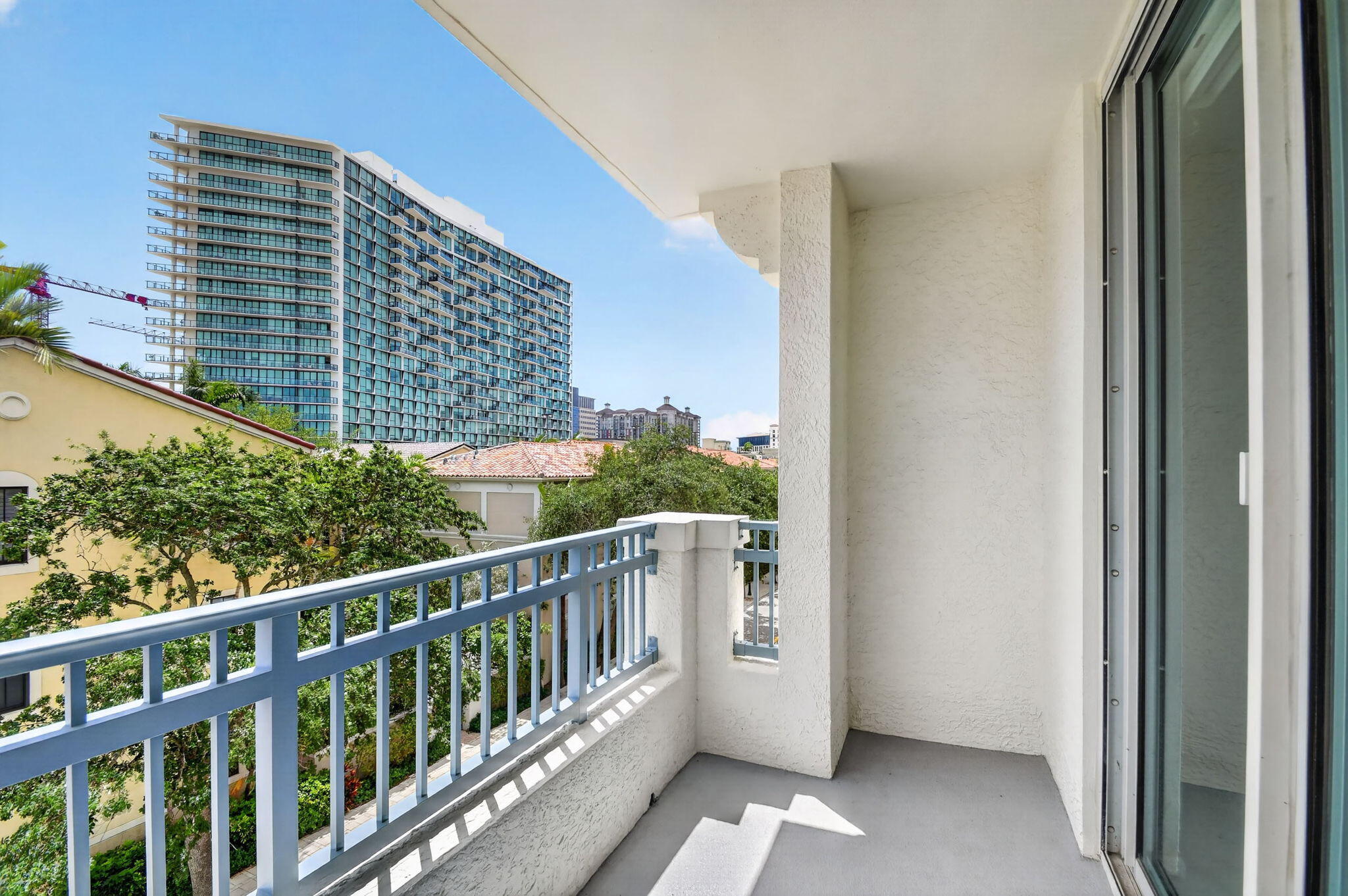 METROPOLITAN CONDO - Residential Lease
