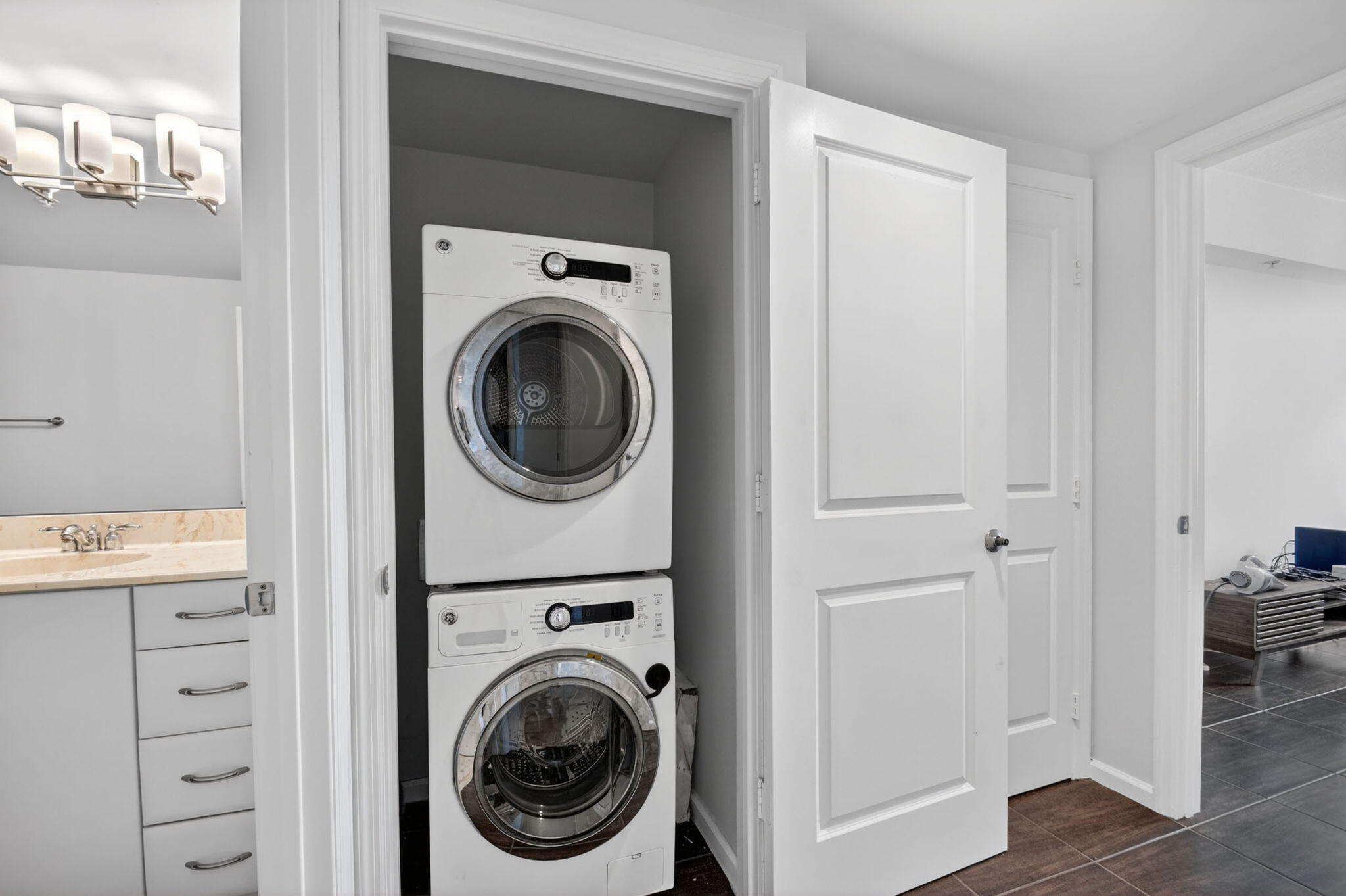 METROPOLITAN CONDO - Residential Lease