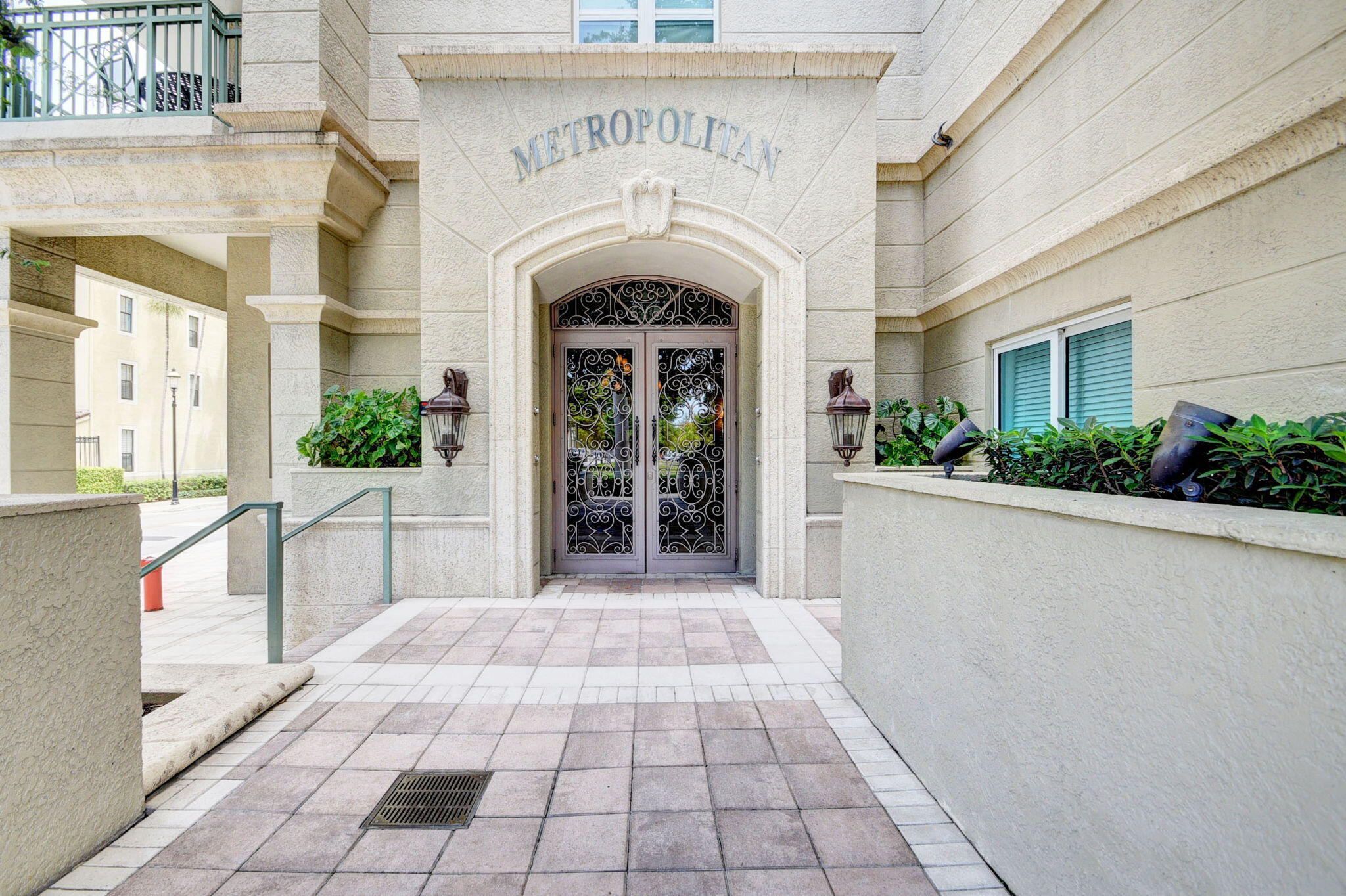 METROPOLITAN CONDO - Residential Lease