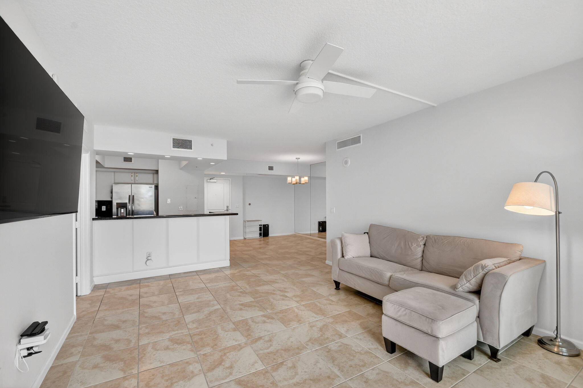 METROPOLITAN CONDO - Residential Lease