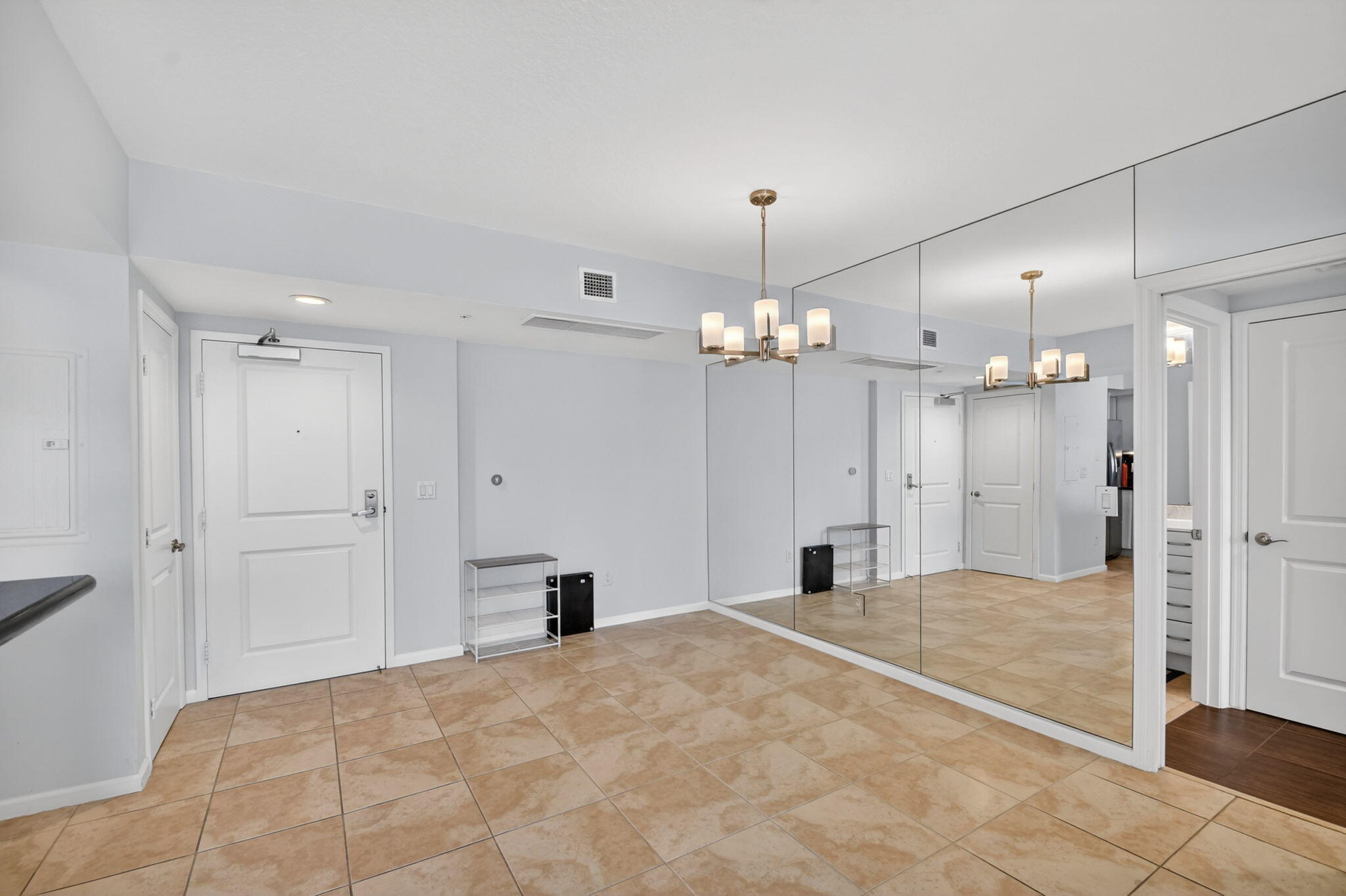 METROPOLITAN CONDO - Residential Lease