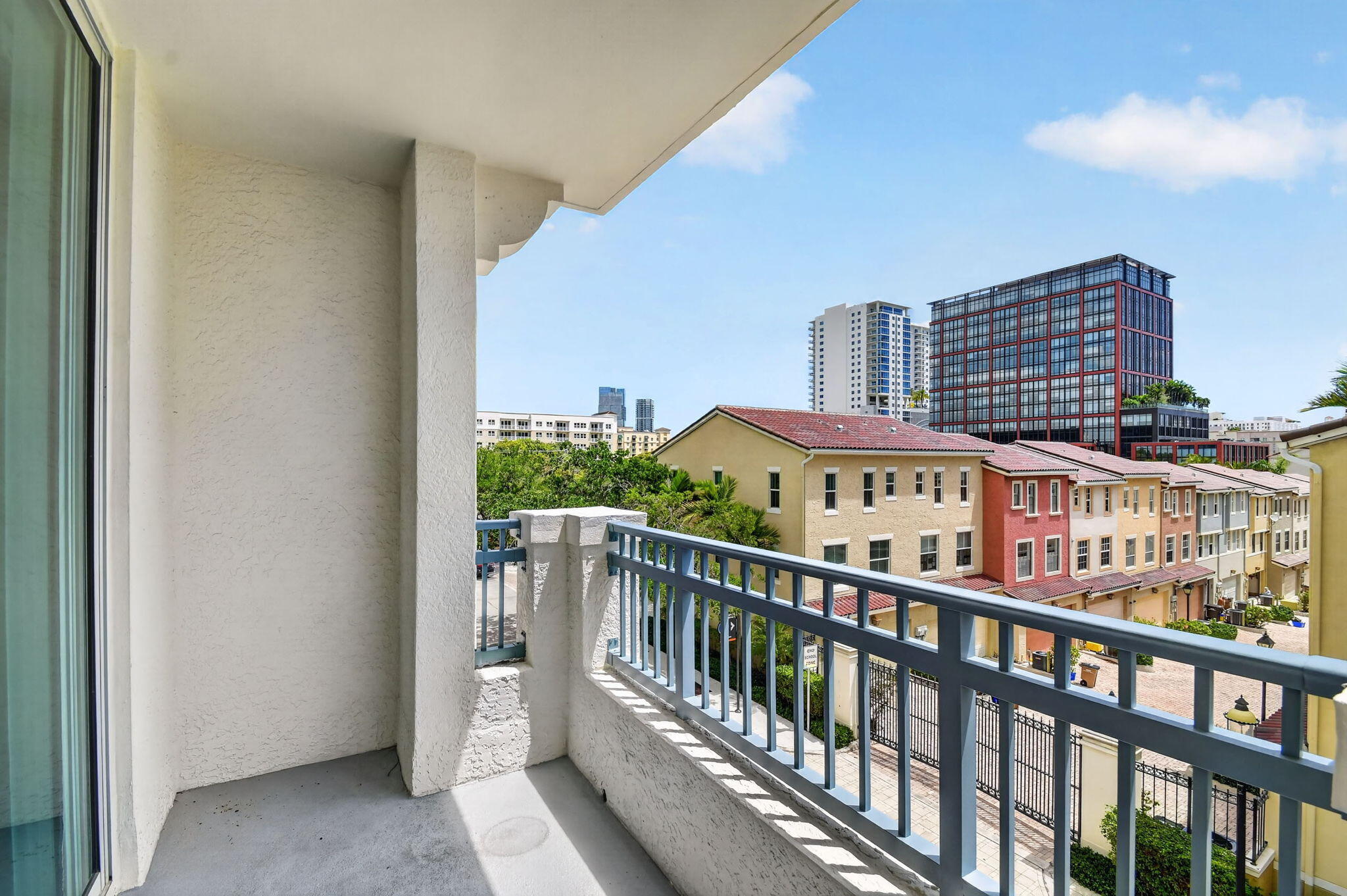 METROPOLITAN CONDO - Residential Lease