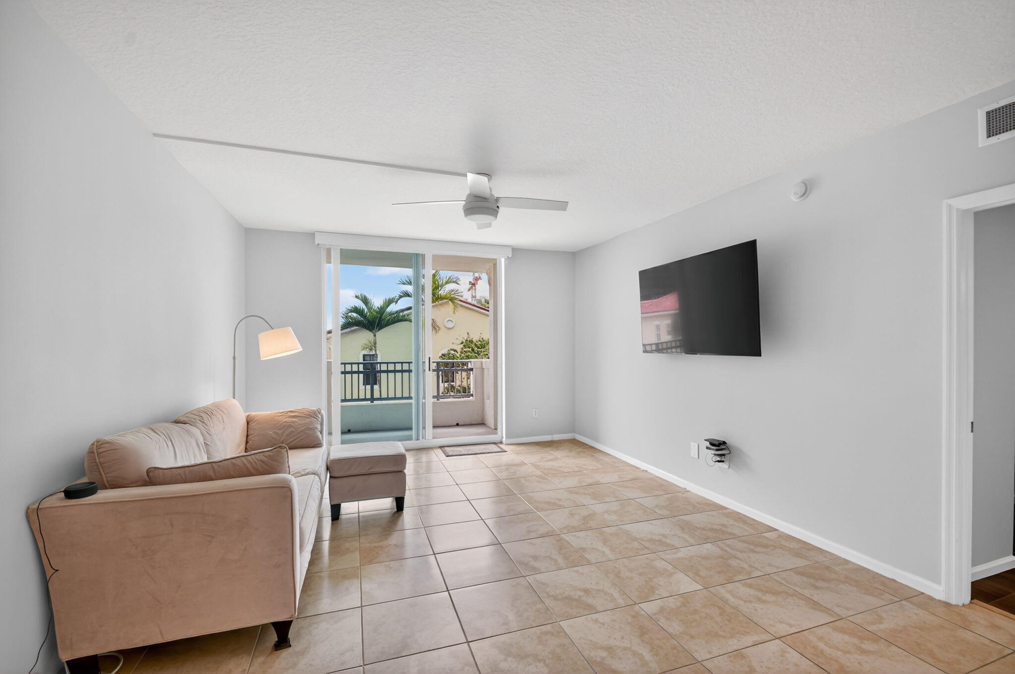 METROPOLITAN CONDO - Residential Lease