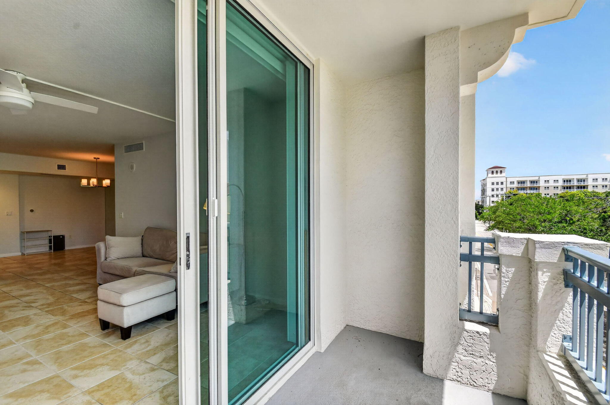 METROPOLITAN CONDO - Residential Lease