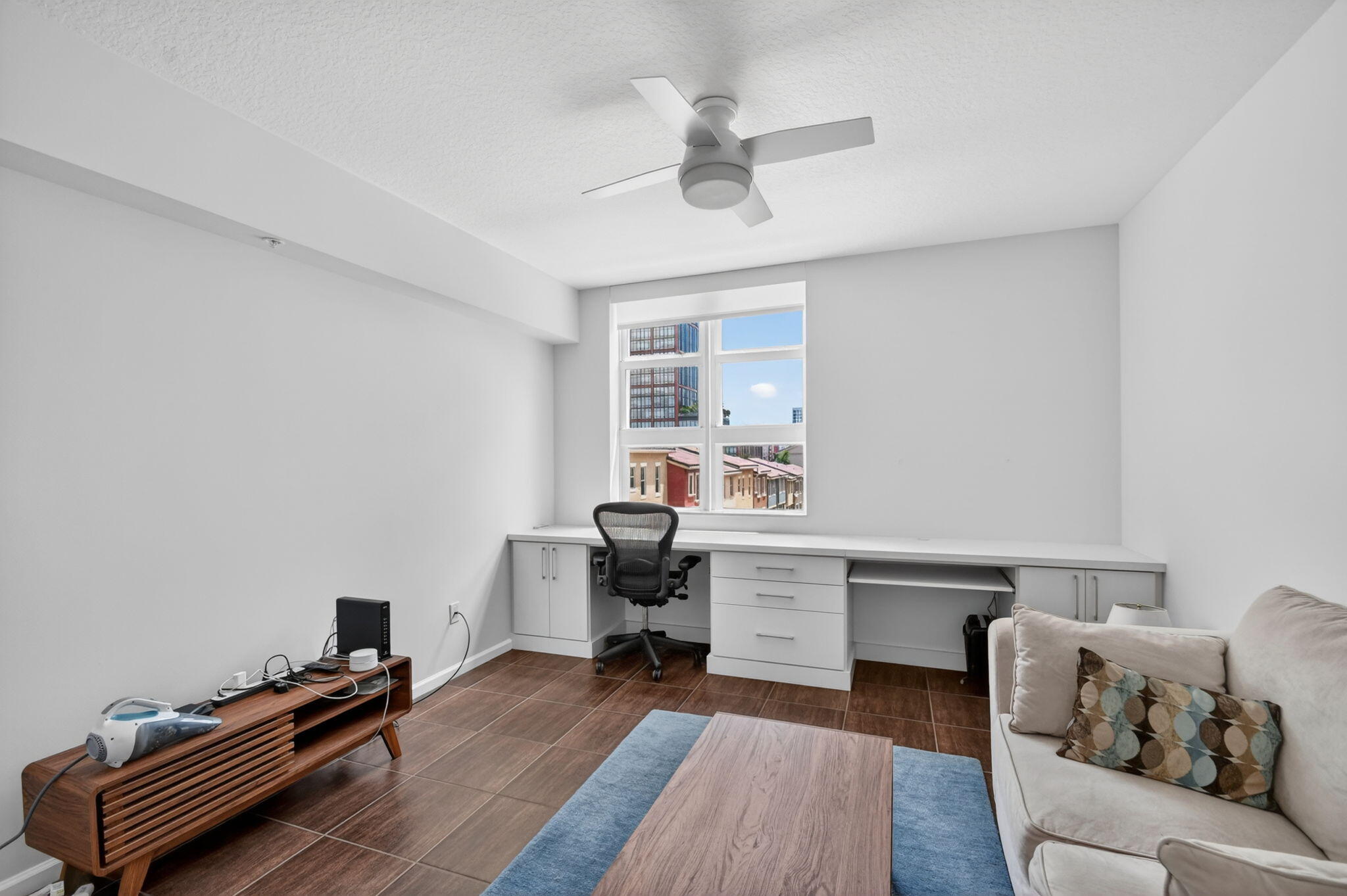 METROPOLITAN CONDO - Residential Lease