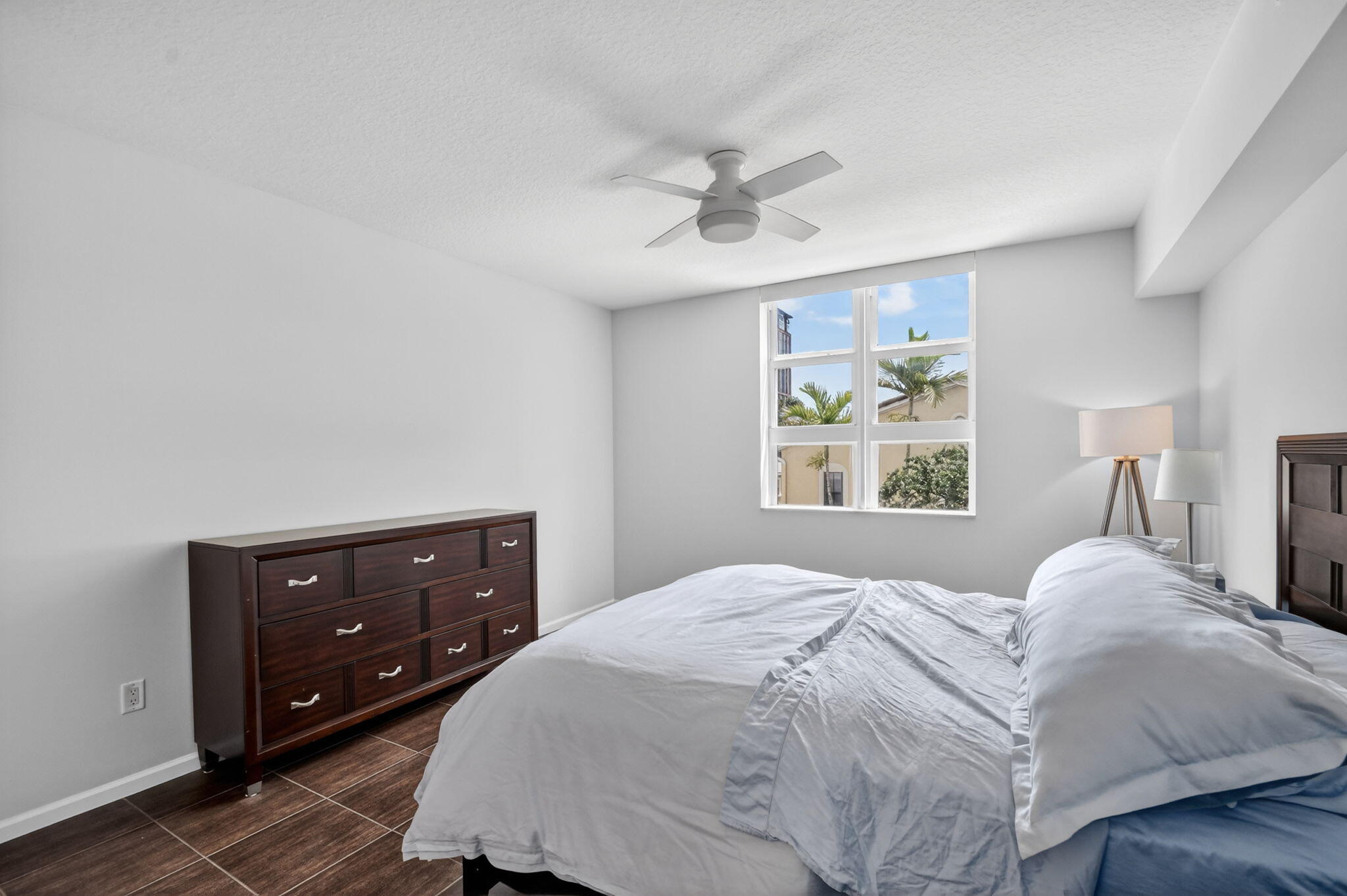 METROPOLITAN CONDO - Residential Lease