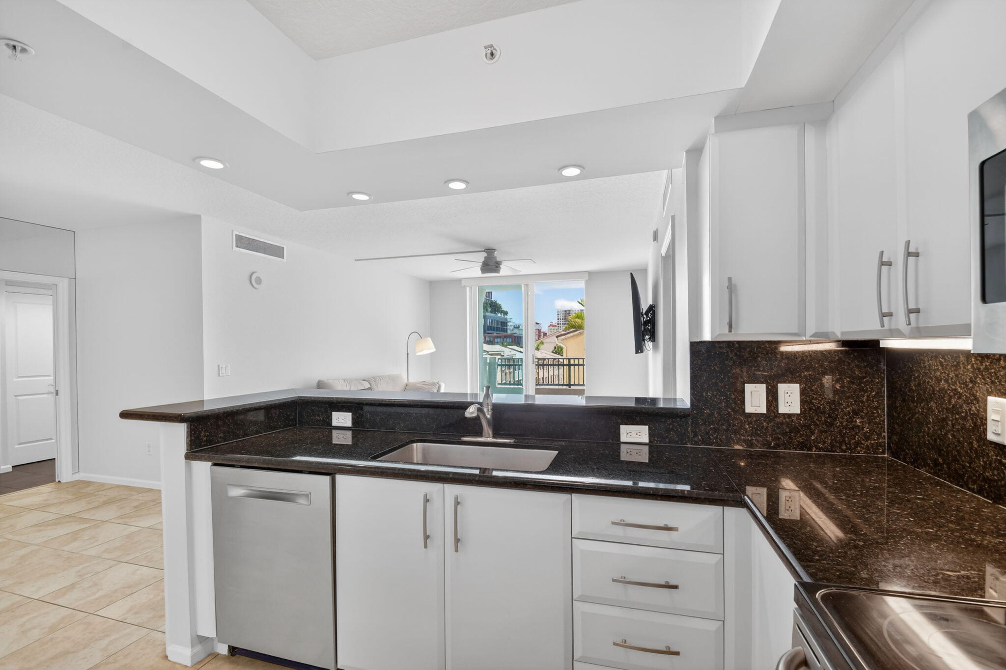 METROPOLITAN CONDO - Residential Lease