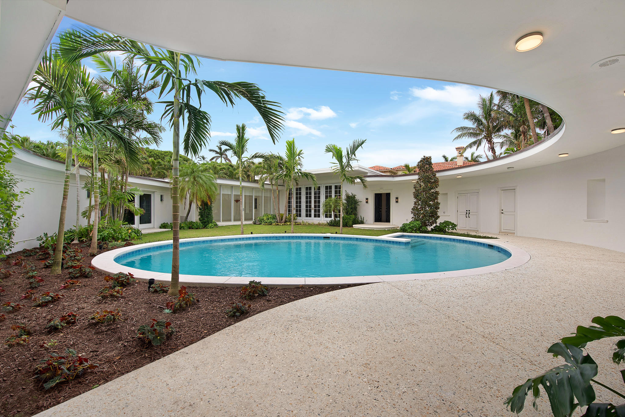 Fabulous Mid Century Modern Courtyard Home in the Estate Section. Grand Living, and Dining Room areas with Beautiful Hardwood Floors, and Very High Ceilings. Sophisticated, Elegant & Private describes this home which has 6 Bedrooms, 6 Baths, with a loggia overlooking the Pool. Generous Chef's Kitchen with Sky Lights, Pantry, Butler's Pantry as well. Private Patios. Pool, 2 Car Garage, and not to Forget, Beach Access!!!!