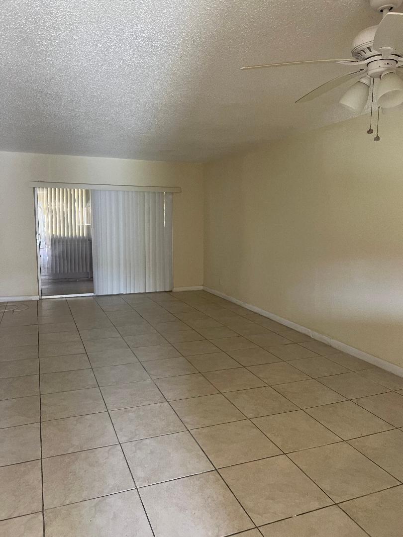 APPLEGREEN CONDO APTS 1 - Residential
